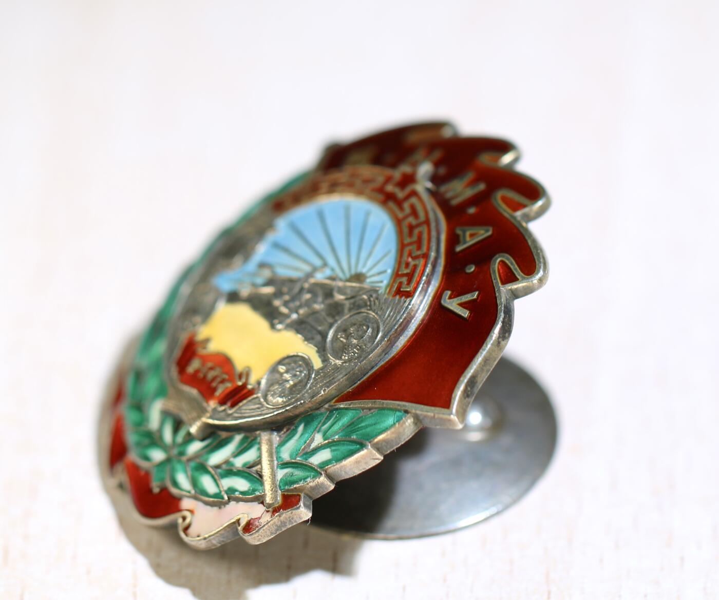 大猫徽章拍卖第285期 蒙古🇲🇳劳动红旗勋章 40版