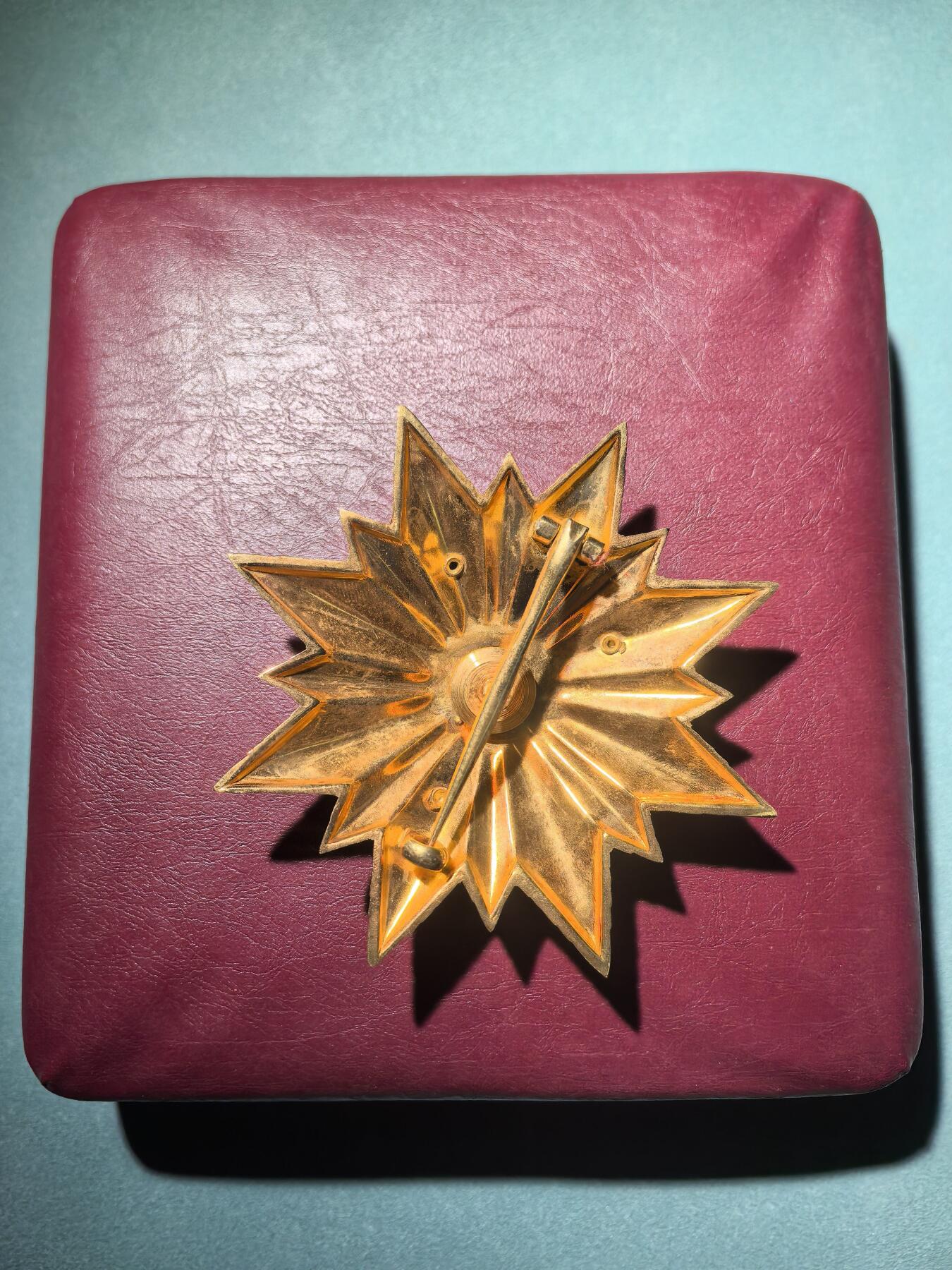 盛世勋华——号角文化勋章邮票专场拍卖第296期 匈牙利（社会主义）一级国旗勋章 1956-1976年版本 带原盒 带迷你略