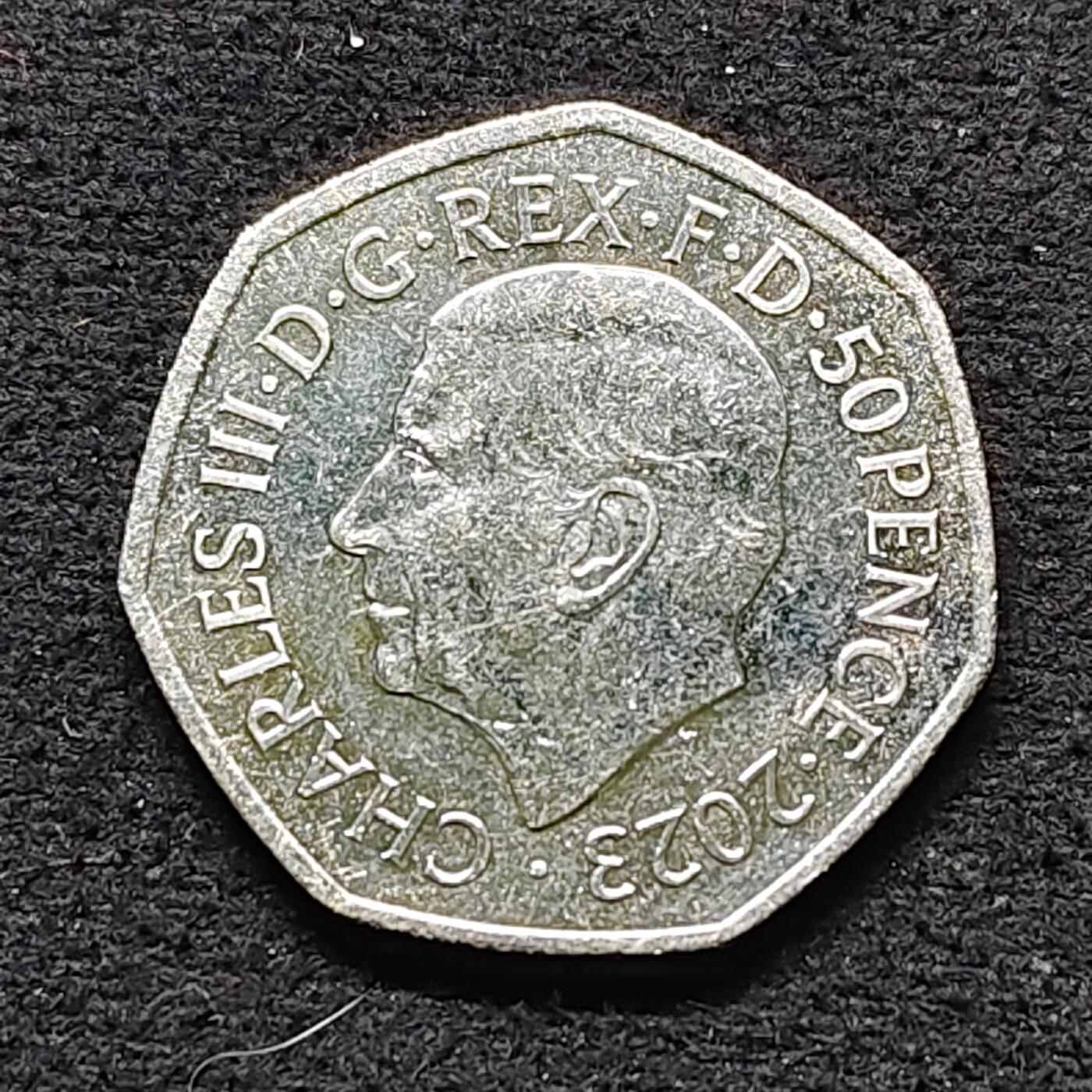 【全场包邮】纯粹捡漏拍490场（免费代拍第27场） 英国2023年50便士查尔斯三世加冕纪念币