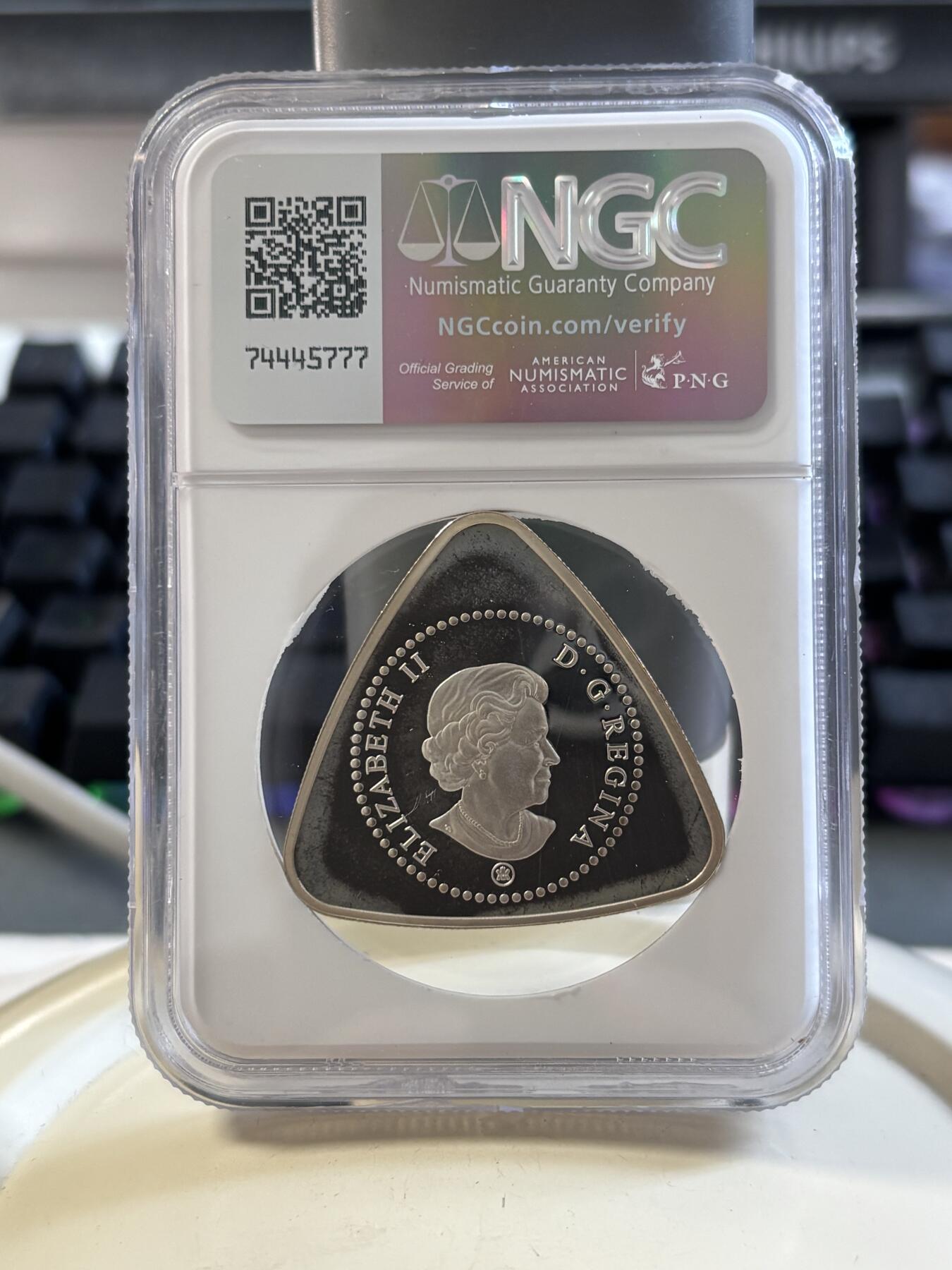 第186期拍卖 加拿大2008年牛奶支付代用币精制三角形纪念银币，20克