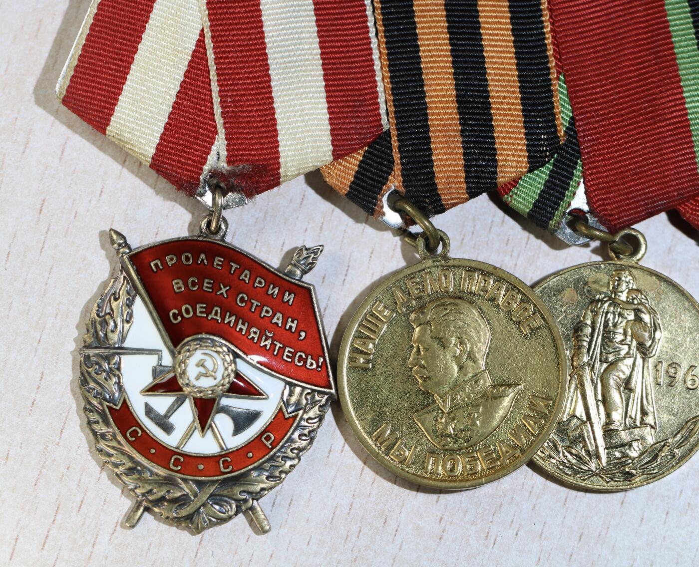 大猫徽章拍卖第285期 苏联红旗套章 内务部女军官 