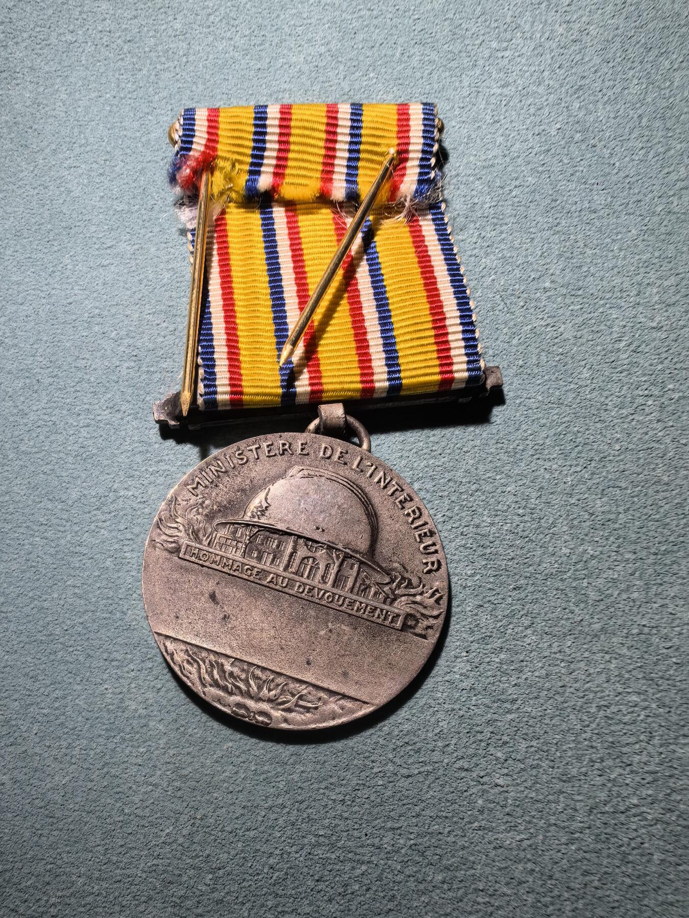 盛世勋华——号角文化勋章邮票专场拍卖第296期 法国三级消防功绩奖章