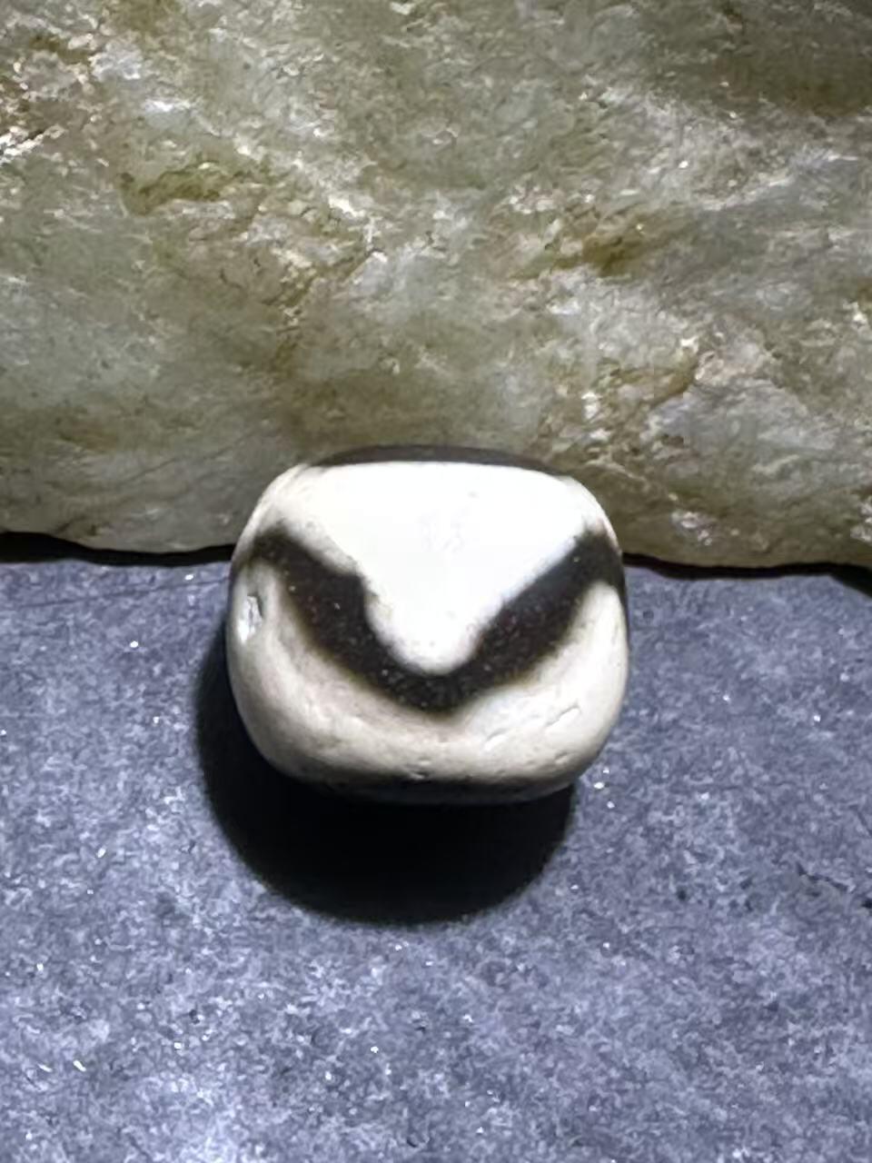 仅此一颗，藏传虎牙随形天珠一颗，！