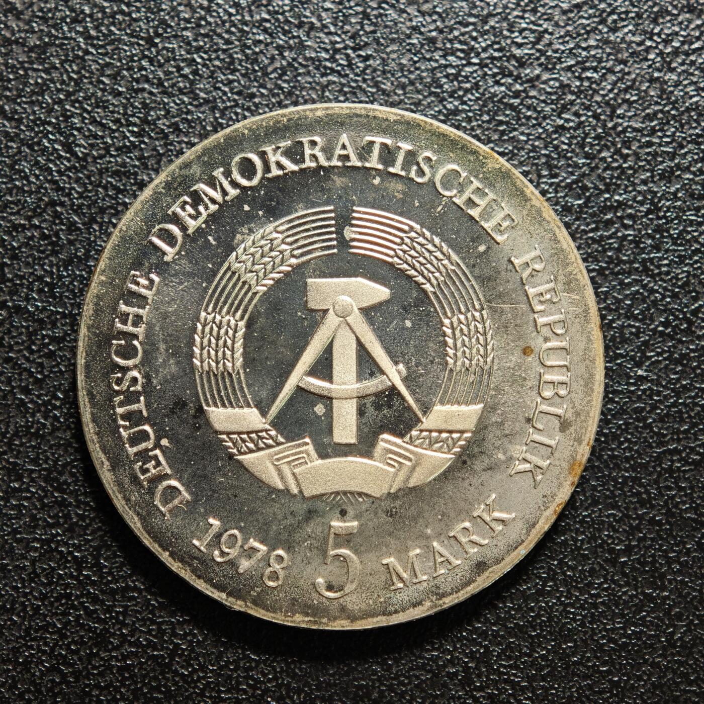 【德藏】世界币章拍卖第159期(元旦专场拍卖) 1978年 东德诗人弗里德里希·戈特利布·克洛普斯托克逝世175周年5马克纪念镍币 直径约：29mm；重约：12g