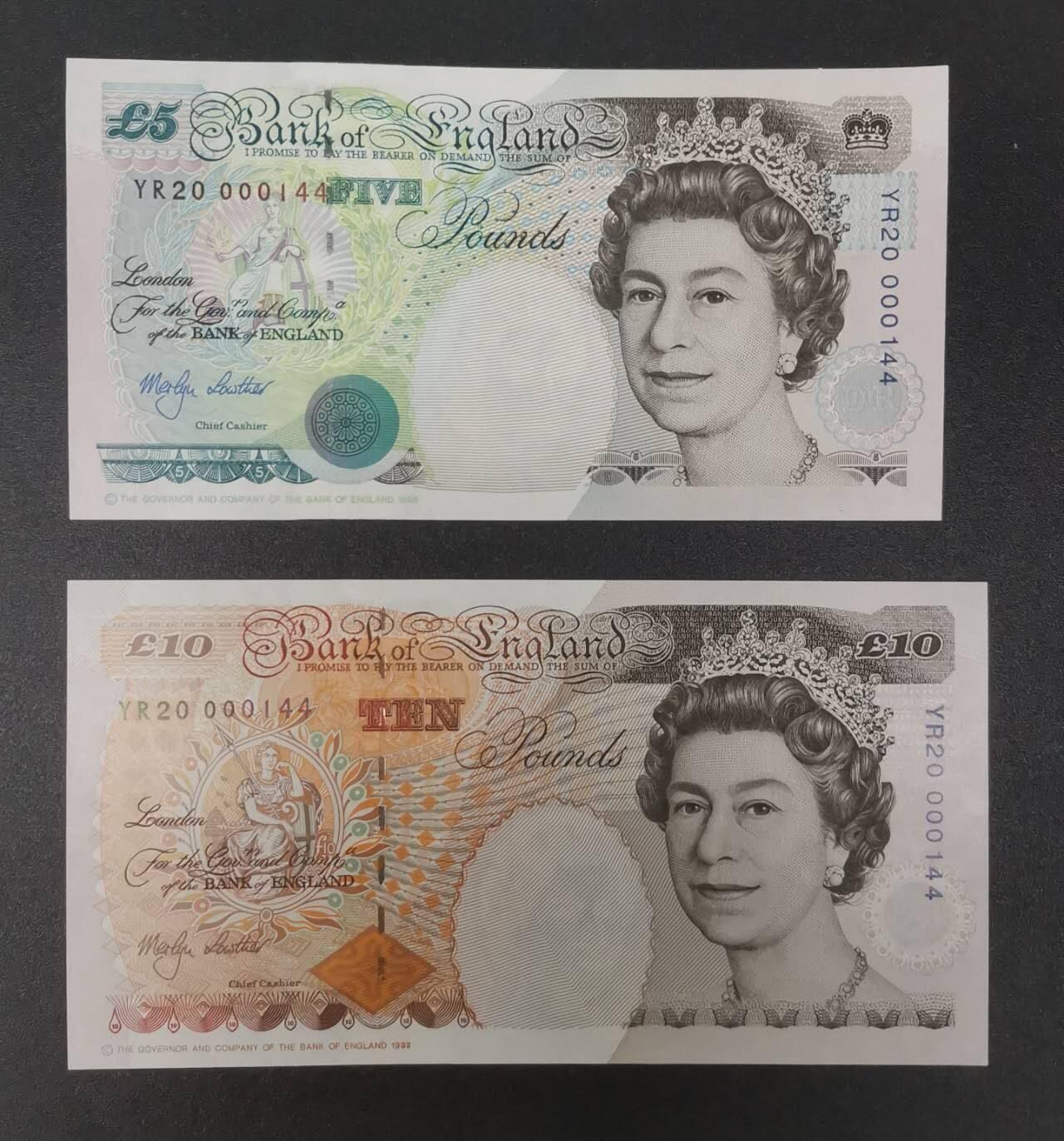 《艾美收藏》第226期-12.28周日外币精品场-蛇年收官 (2张纪念冠全同)英国E序列初版2000年少见YR纪念冠5&10镑UNC全同百位144号UNC