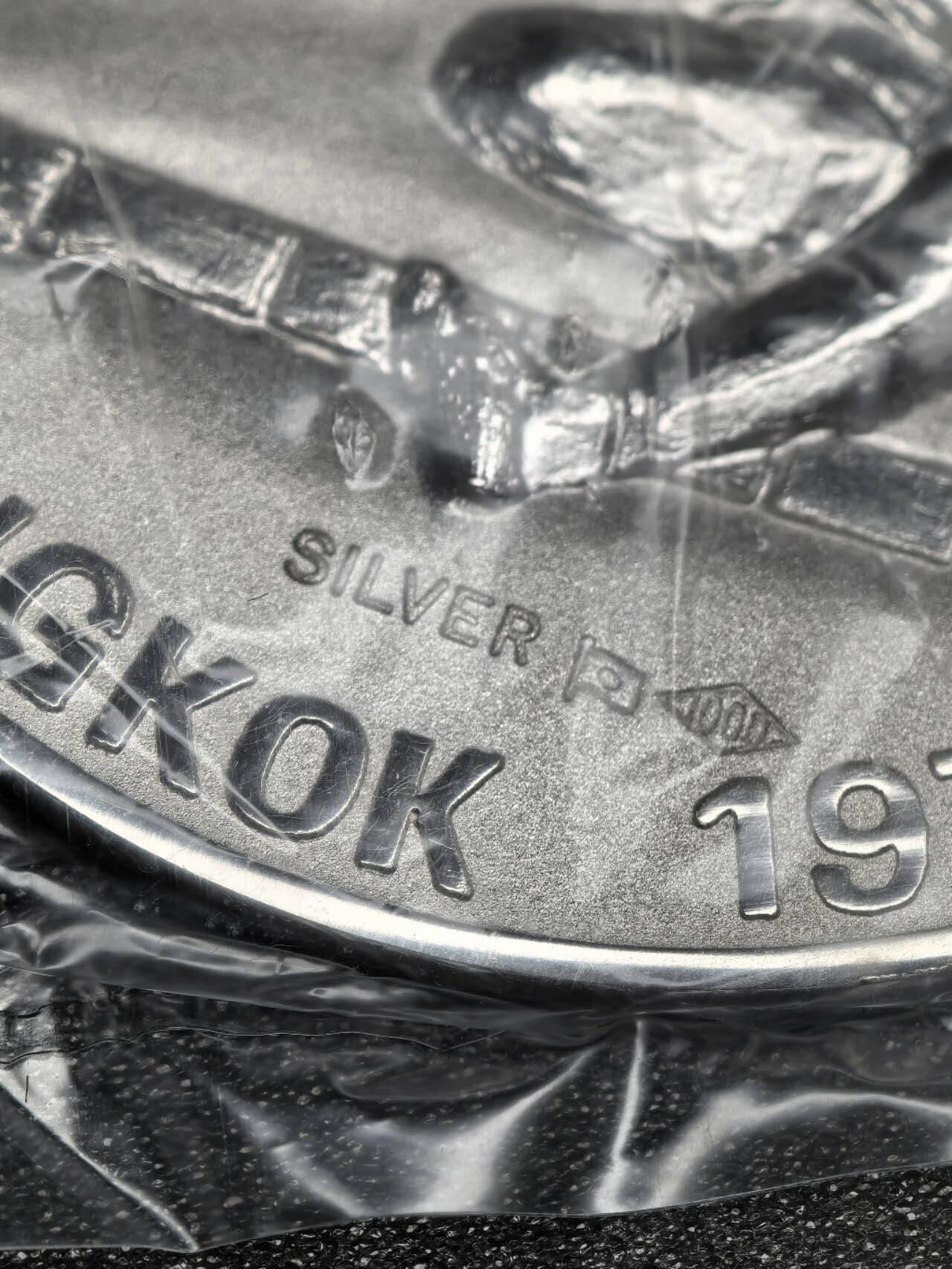 小驴勋章奖章收藏12月27日周六晚六点拍卖（珍爱和平，收藏战争，铭记历史，勿忘国耻，忠党爱国。有偿代拍，送拍规则在简介最后，参拍须阅读规则后再参拍，关系到运费包装发货时效真假辨别等关键信息，拍卖时不再发原图，看大图店主微信码在拍卖店铺介绍里） 亚运会纪念章带盒，打1000银标，81克