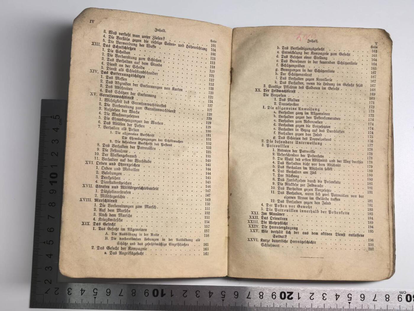 小驴勋章奖章收藏12月27日周六晚六点拍卖（珍爱和平，收藏战争，铭记历史，勿忘国耻，忠党爱国。有偿代拍，送拍规则在简介最后，参拍须阅读规则后再参拍，关系到运费包装发货时效真假辨别等关键信息，拍卖时不再发原图，看大图店主微信码在拍卖店铺介绍里） 《好同志学习一本通》