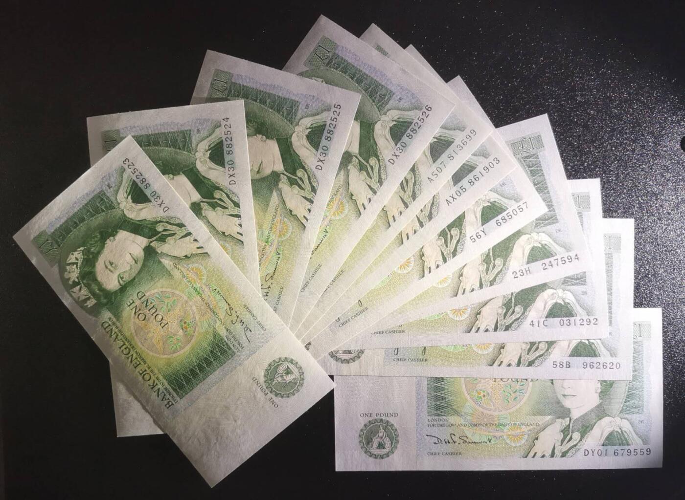 《艾美收藏》第226期-12.28周日外币精品场-蛇年收官 (11张)英国D序列1981-84年1镑UNC 零星几张有轻微荧光 Somerset签名 Pick#377b