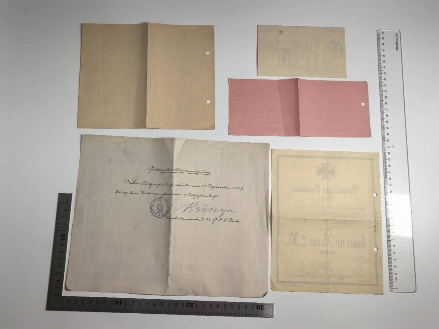 小驴勋章奖章收藏12月27日周六晚六点拍卖（珍爱和平，收藏战争，铭记历史，勿忘国耻，忠党爱国。有偿代拍，送拍规则在简介最后，参拍须阅读规则后再参拍，关系到运费包装发货时效真假辨别等关键信息，拍卖时不再发原图，看大图店主微信码在拍卖店铺介绍里） 德国一战二级铁十字勋章、勇敢奖章、一战纪念章、汉堡老兵勋章证书一套