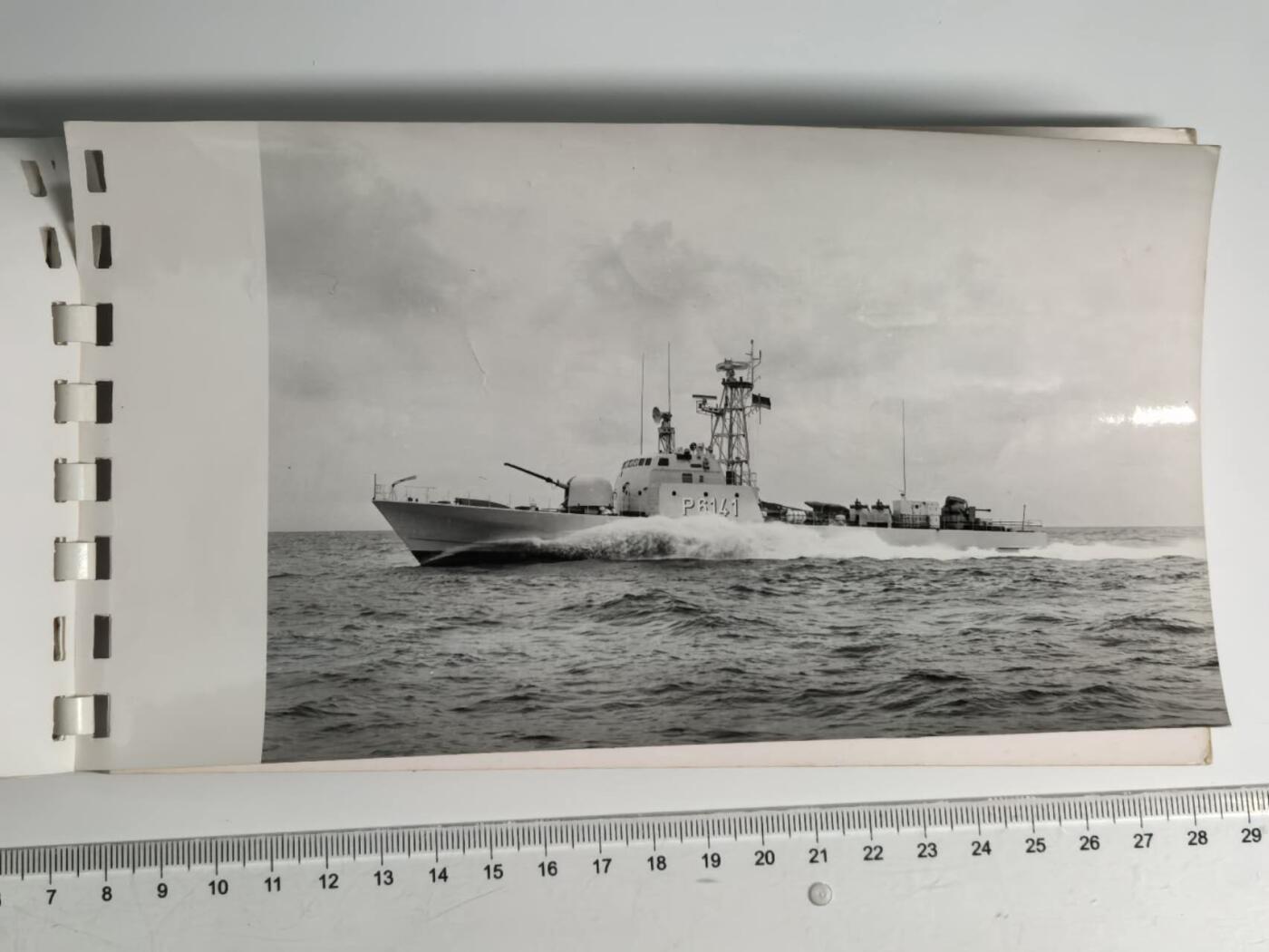 小驴勋章奖章收藏12月27日周六晚六点拍卖（珍爱和平，收藏战争，铭记历史，勿忘国耻，忠党爱国。有偿代拍，送拍规则在简介最后，参拍须阅读规则后再参拍，关系到运费包装发货时效真假辨别等关键信息，拍卖时不再发原图，看大图店主微信码在拍卖店铺介绍里） P6141快艇下水纪念相册