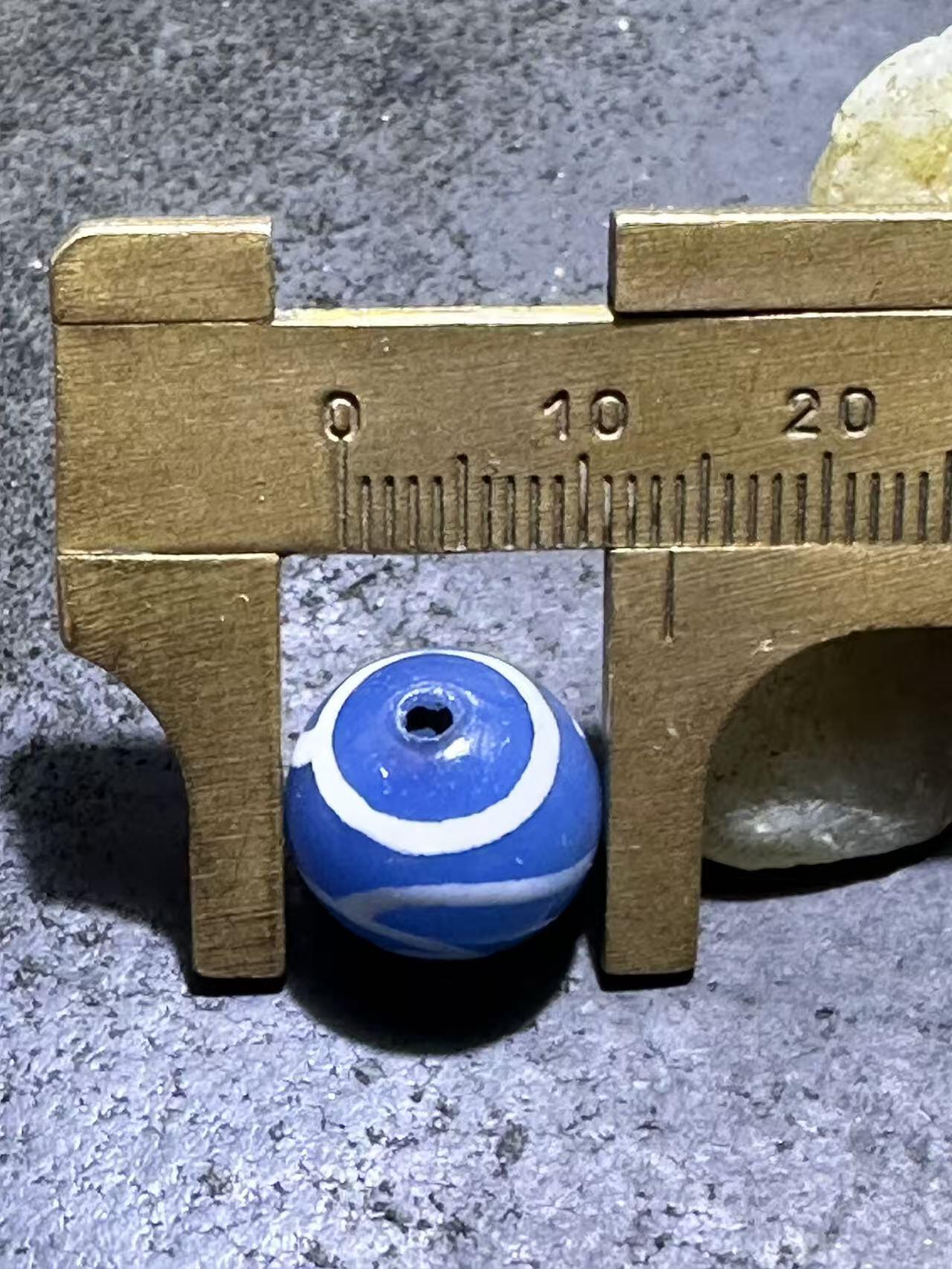 仅此一颗，精美藏传蓝玉髓水莲花天珠一颗，。