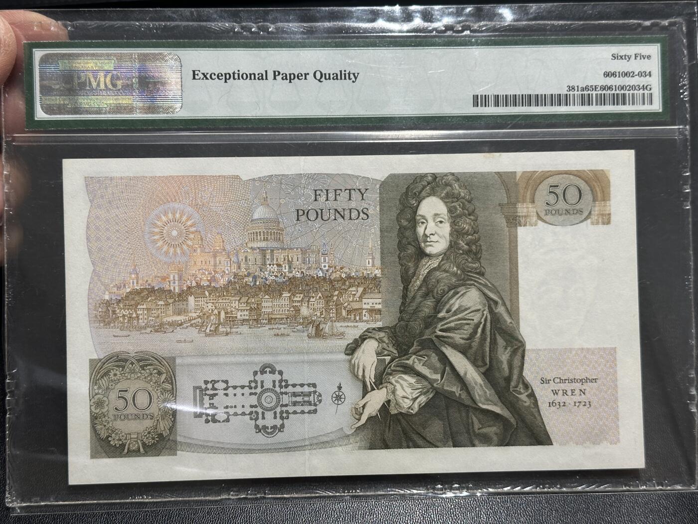 《外钞收藏家》第五百九十七期（年底收官场）（本平台长期征集拍品、欢迎藏友们联系合作） 1981-88年英国D序列50镑 PMG65 首签 首发A01冠 无47靓号