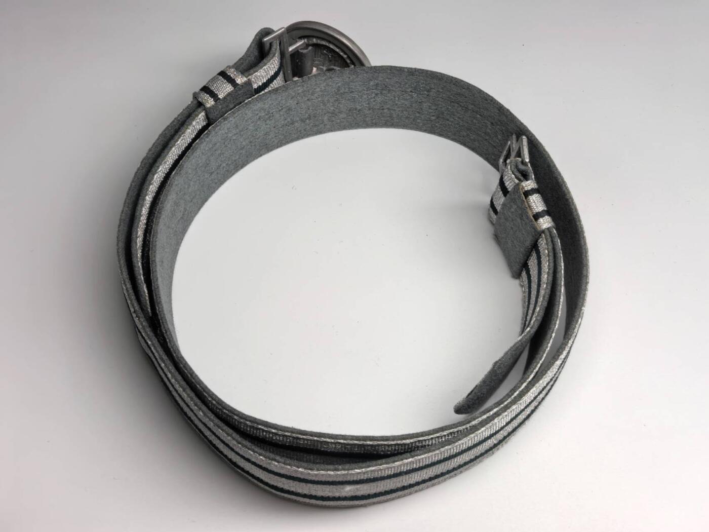 小驴勋章奖章收藏12月27日周六晚六点拍卖（珍爱和平，收藏战争，铭记历史，勿忘国耻，忠党爱国。有偿代拍，送拍规则在简介最后，参拍须阅读规则后再参拍，关系到运费包装发货时效真假辨别等关键信息，拍卖时不再发原图，看大图店主微信码在拍卖店铺介绍里） 得三礼服腰带，羊毛毡金属刺绣，1米可调节，极好品