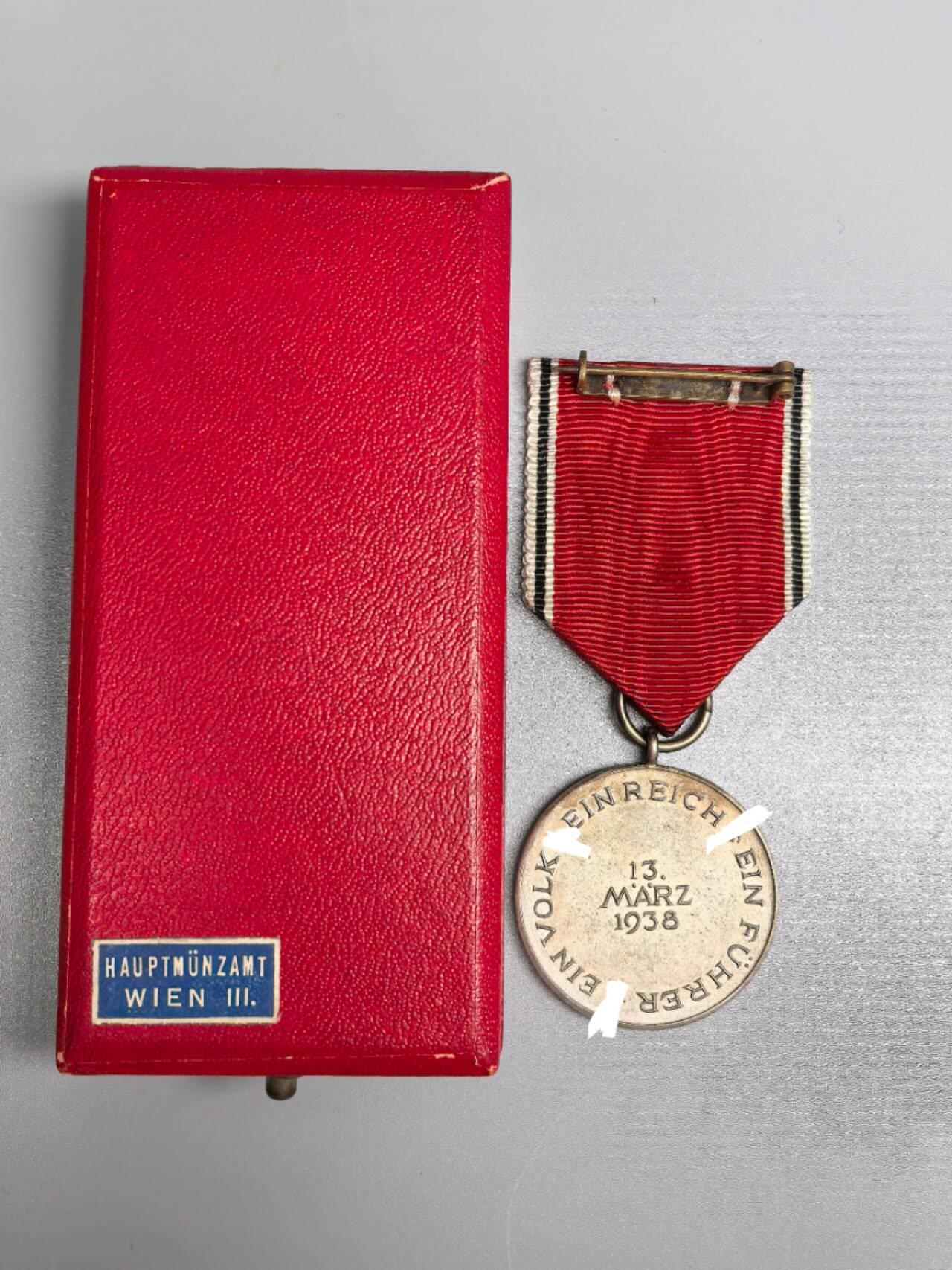 小驴勋章奖章收藏12月27日周六晚六点拍卖（珍爱和平，收藏战争，铭记历史，勿忘国耻，忠党爱国。有偿代拍，送拍规则在简介最后，参拍须阅读规则后再参拍，关系到运费包装发货时效真假辨别等关键信息，拍卖时不再发原图，看大图店主微信码在拍卖店铺介绍里）