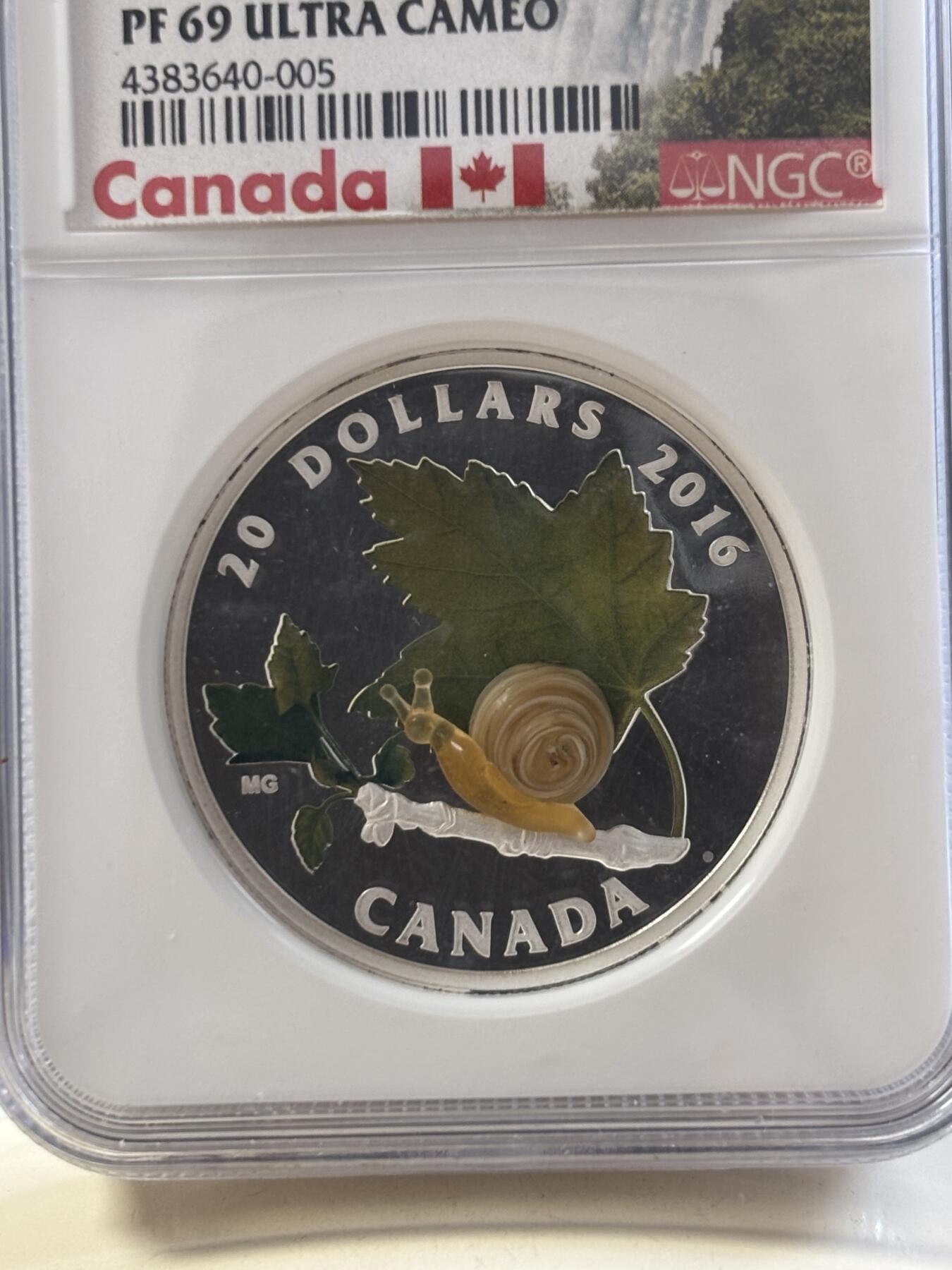 第186期拍卖 加拿大2016年镶嵌意大利威尼斯穆拉诺岛手工制作玻璃小蜗牛NGC评级彩色早期标签69分彩色精制银币9999银1盎司31.39克直径38毫米