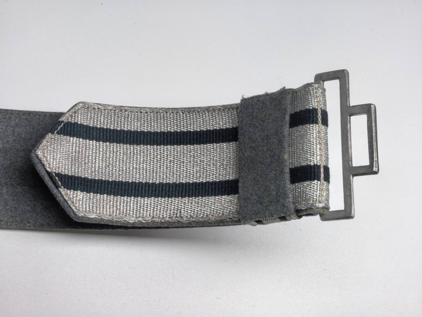 小驴勋章奖章收藏12月27日周六晚六点拍卖（珍爱和平，收藏战争，铭记历史，勿忘国耻，忠党爱国。有偿代拍，送拍规则在简介最后，参拍须阅读规则后再参拍，关系到运费包装发货时效真假辨别等关键信息，拍卖时不再发原图，看大图店主微信码在拍卖店铺介绍里） 得三礼服腰带，羊毛毡金属刺绣，1米可调节，极好品