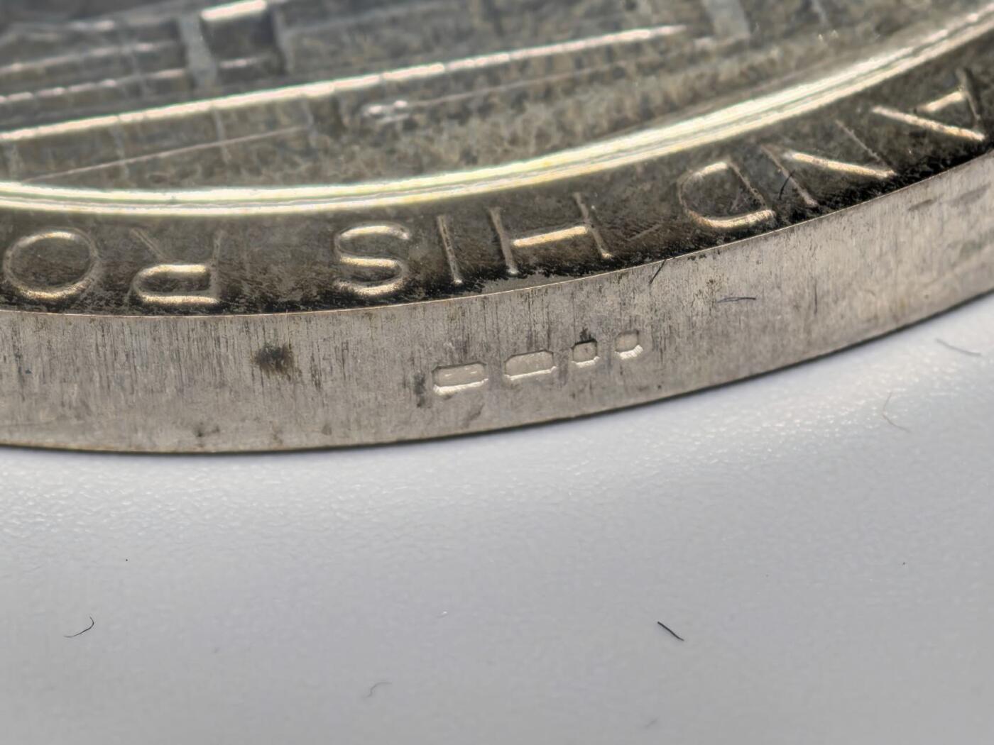 小驴勋章奖章收藏12月27日周六晚六点拍卖（珍爱和平，收藏战争，铭记历史，勿忘国耻，忠党爱国。有偿代拍，送拍规则在简介最后，参拍须阅读规则后再参拍，关系到运费包装发货时效真假辨别等关键信息，拍卖时不再发原图，看大图店主微信码在拍卖店铺介绍里）