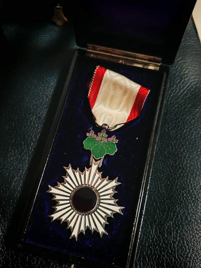 时顺第二十八拍 - 铭记历史，珍爱和平  日本六等旭日章，银制