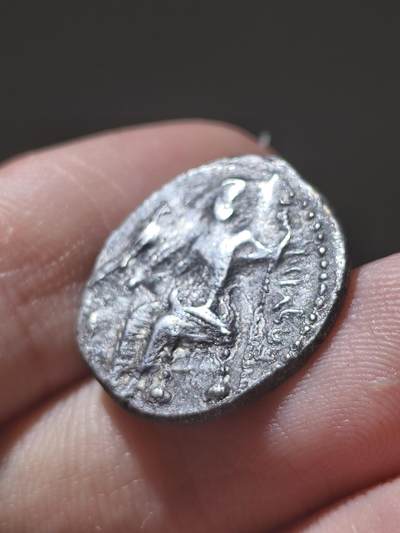 典藏名誉品！狮鹫咬鹿西格罗斯银币 个头不小 背面巴力神 写有阿拉米文 卡帕多西亚总督 阿里阿拉特斯一世发行 非常少见面值经典名誉品 不要错过！
