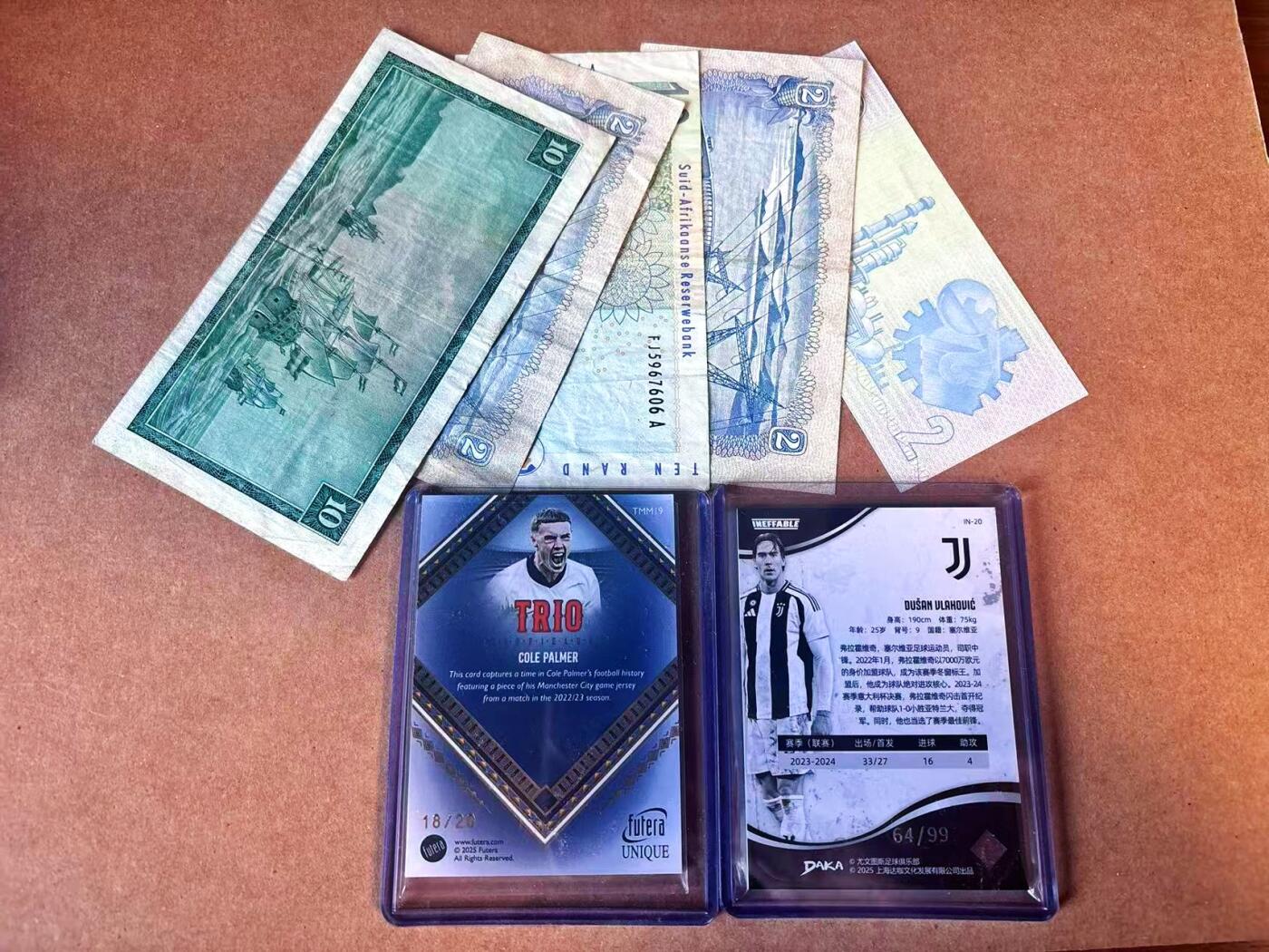 【Blue Auction】世界纸币精拍第769期——18级TOP拍卖/信誉/品质/专业/高效💫 【一组7张】南非不同版本2-10兰特 品相如图&Futera2025年18/20编 曼城帕尔默亲穿球衣物料球星卡厚卡&DAKA 2025年 尤文图斯 弗拉霍维奇 64/99编 银折厚卡 