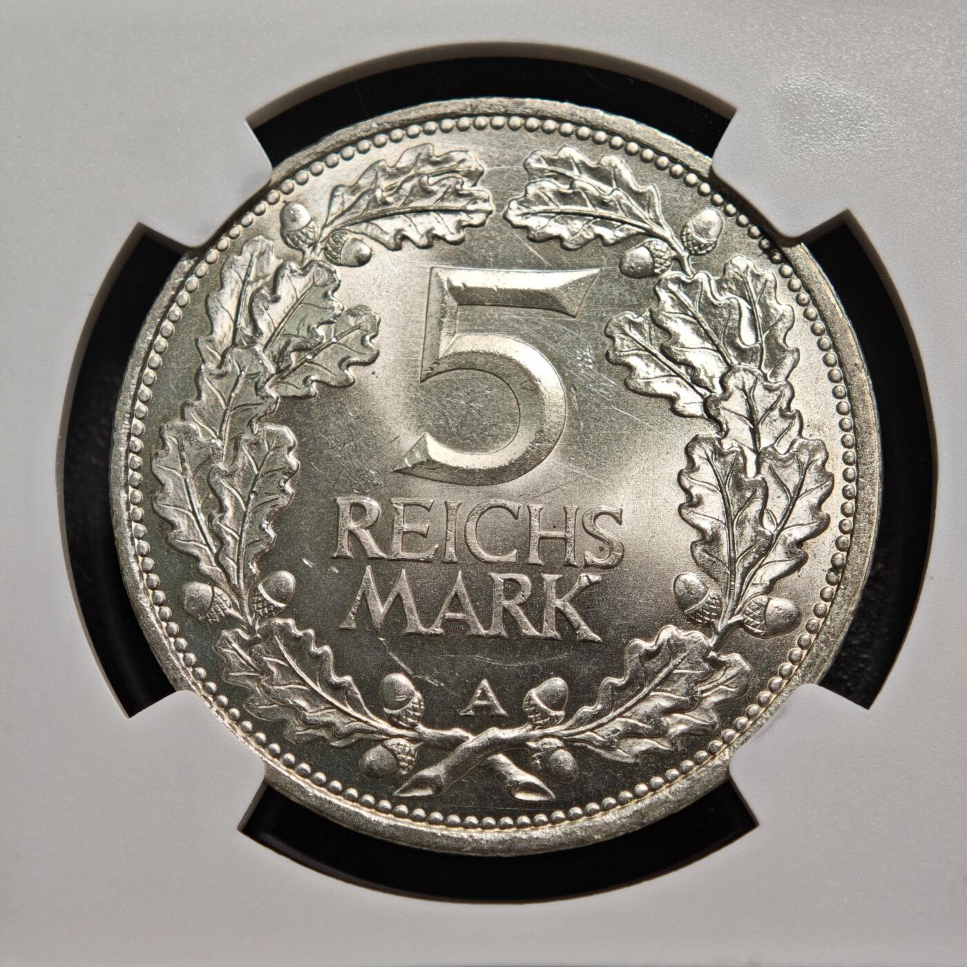 【德藏】世界币章拍卖第159期(元旦专场拍卖) 1925年 德国魏玛莱茵兰千年纪念5马克大银币 NGC MS64 原光十足 币面文字JAHRTAUSEND FEIER DER RHEINLANDE意为莱茵兰千年庆典，纪念莱茵兰地区纳入德意志文化圈/政治版图的千年历史（以公元925年亨利一世征服莱茵兰为节点）1925年正值魏玛共和国相对稳定的“黄金二十年代”初期，发行此币既是纪念地域历史，也有凝聚德意志民族认同的意图