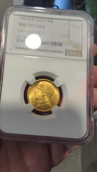 修遠堂世界钱币第九十九期 NGC UNCD 1931年意大利50里拉金币 人像脸上轻微刮伤 再送有可能出分，64分的底板，4.40g，含金90%，仅铸造19750枚