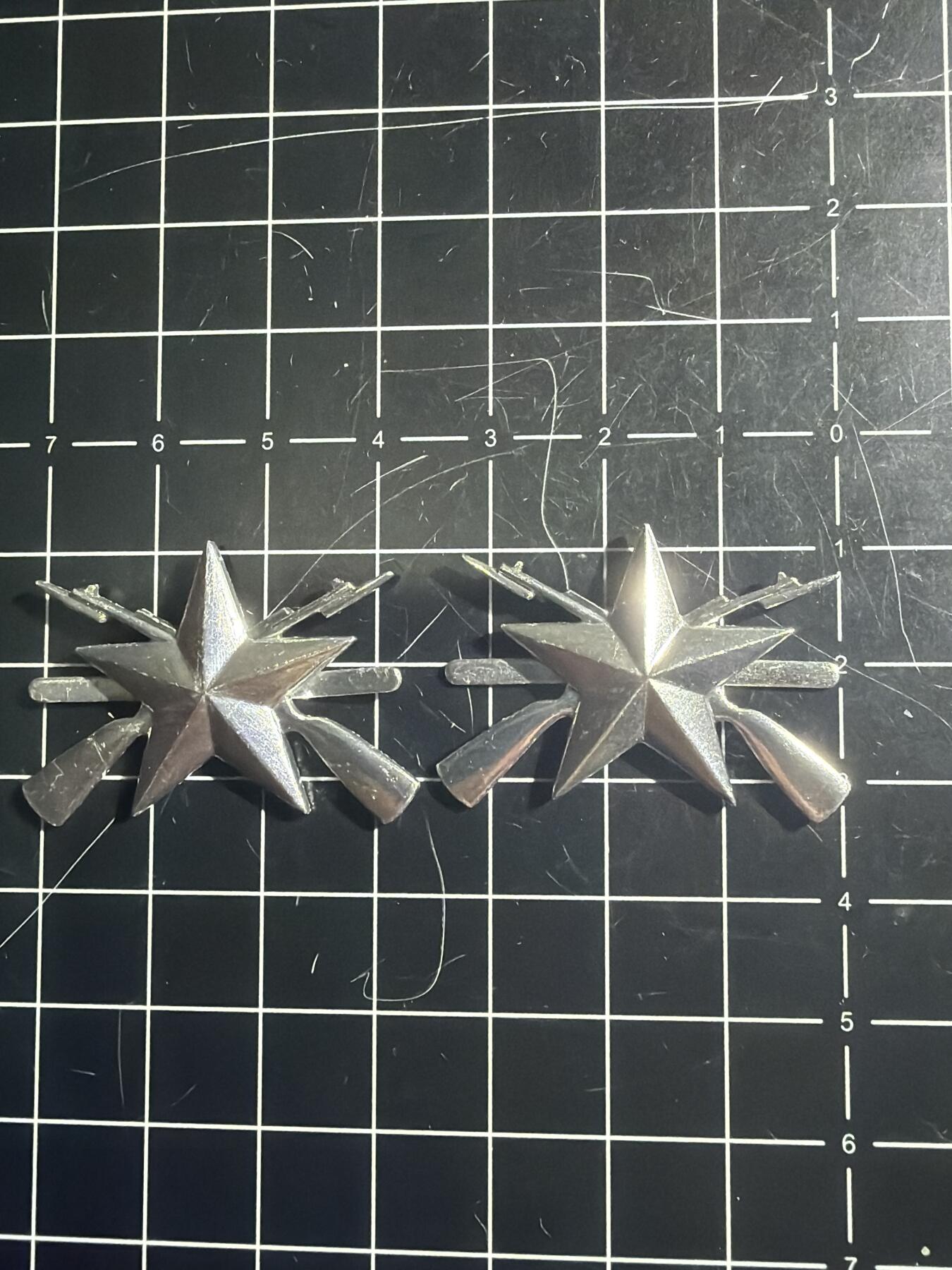 古冰库章牌勋赏收藏0起拍卖 领花一对