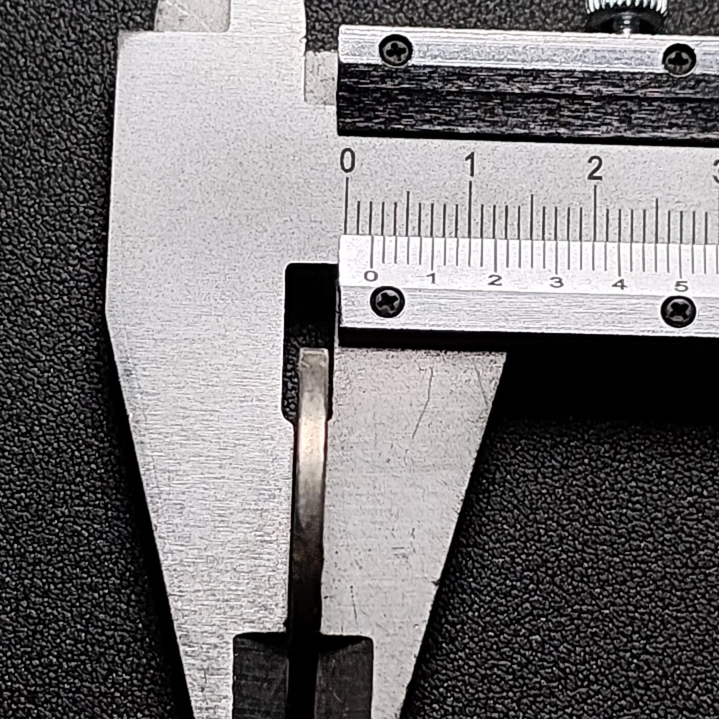 泉币菌-第156场-精品福利场 1998年世界杯荷兰前锋 范布隆克霍斯特 纪念章 27mm 纪念章收藏