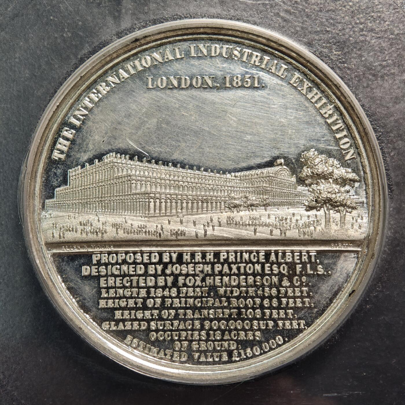 【德藏】世界币章拍卖第159期(元旦专场拍卖) 1851年 英国伦敦世博会纪念合金章 直径50毫米，发行量260枚，PCGS SP61 正面是阿尔伯特亲王的右侧面头像，背面是伦敦世博会会场建筑和详细说明文字。雕刻精美，品相完好，镜面效果，稀少品种