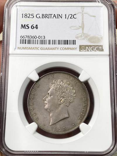 万国钱币拍卖第058期（万国新年大拍） - NGC MS64 1825年英国乔治四世半克朗银币 与1826精制克朗相同的设计 依旧华丽的摄政风格 64级别已是相当难得的存在 丝绸般的底板在紫罗兰渐变五彩的加持下令人赏心悦目 不容错过的顶级收藏品质