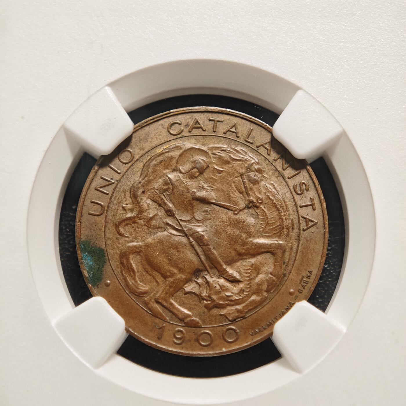 【德藏】世界币章拍卖第159期(元旦专场拍卖) 1900年 西班牙加泰罗尼亚联盟铜质纪念代币 NGC UNC 品相不错 加泰罗尼亚联盟，该组织成立于1891年，是加泰罗尼亚地区兼具文化与政治属性的民族主义团体，旨在捍卫加泰罗尼亚的民事法律与文化自治权