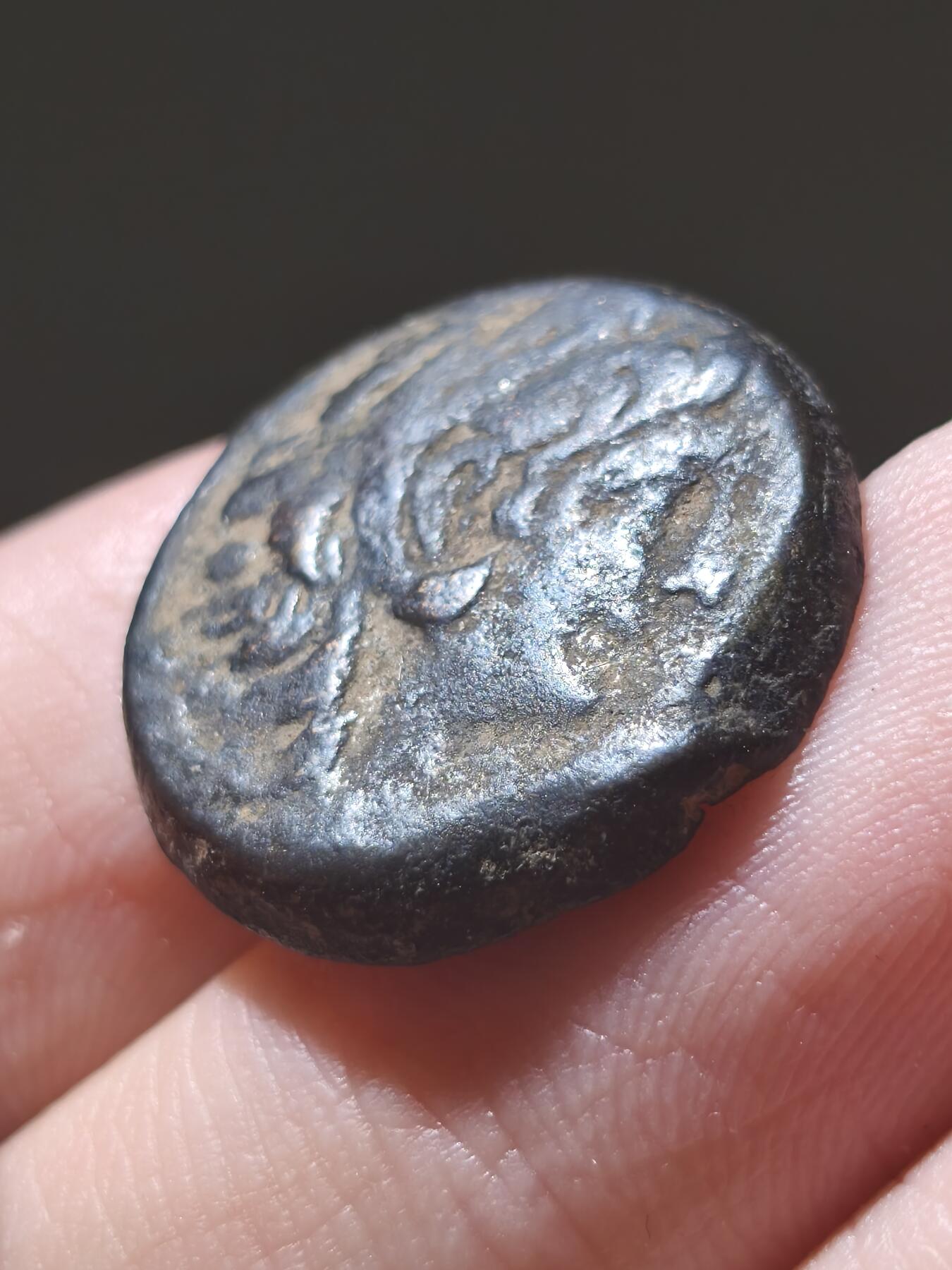 星盘世界钱币2026一月十日新年古典精品大拍 精彩纷呈 少见精品！塞琉古狮皮 亚历山大二世咋比纳斯铜币6.77克 128BC-123BC非常少见类型的铜币 背面胜利女神