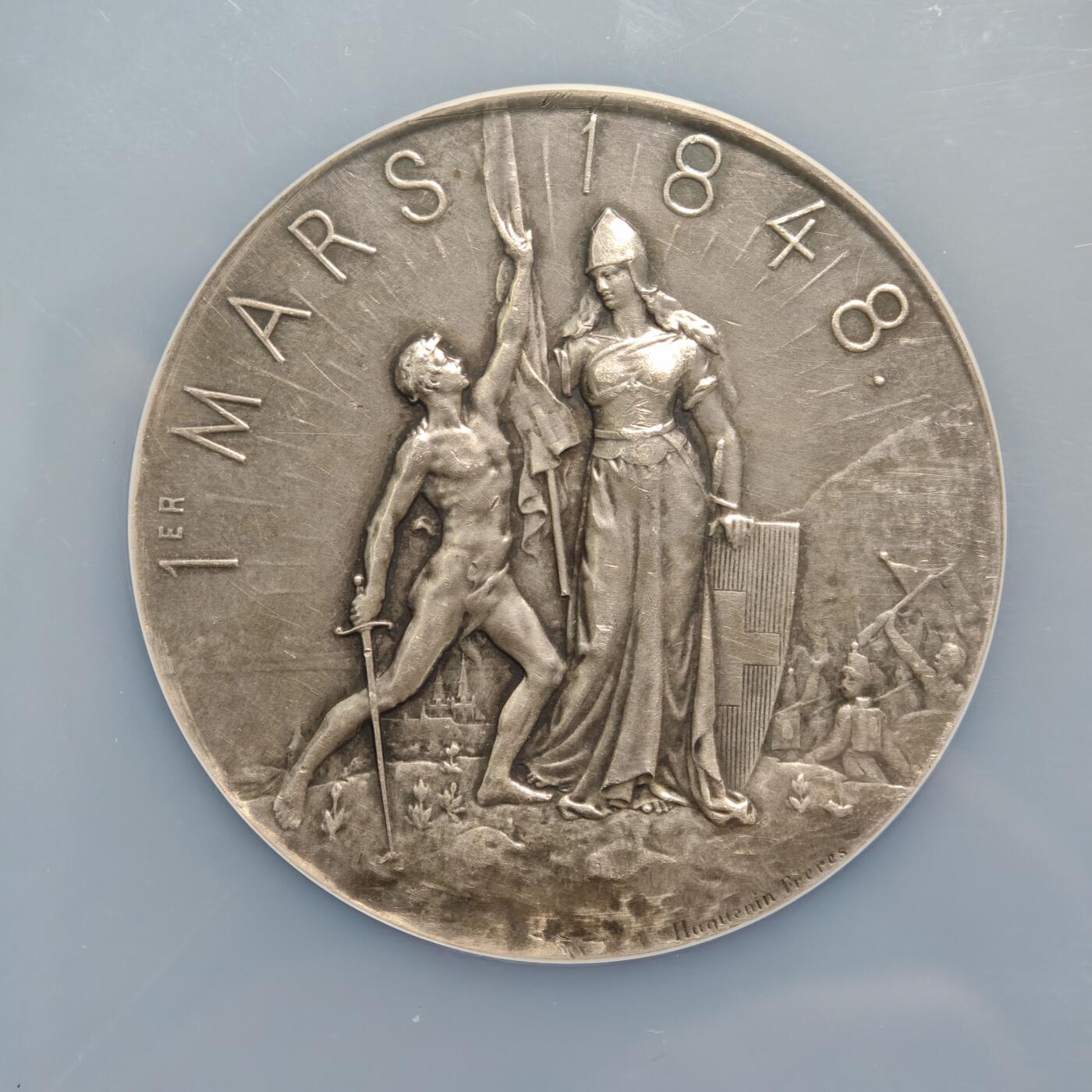 【德藏】世界币章拍卖第159期(元旦专场拍卖) 1898年 瑞士纳沙泰尔加入联邦50周年48mm纪念大银章 NGC MS61 重约45克 正面是纳沙泰尔人民欢庆加入联邦50周年的场景，背面是1848年和1898年的双年份。雕刻精美，包浆自然，品相完好