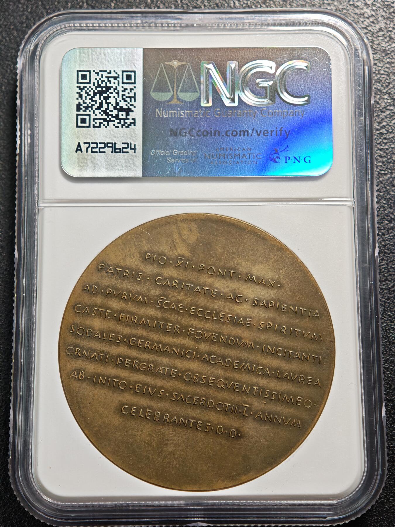 【德藏】世界币章拍卖第159期(元旦专场拍卖) 1929年 梵蒂冈庇护十一世受神职五十周年高浮雕纪念铜章 NGC MS63BN 人物刻画传神 包浆温润