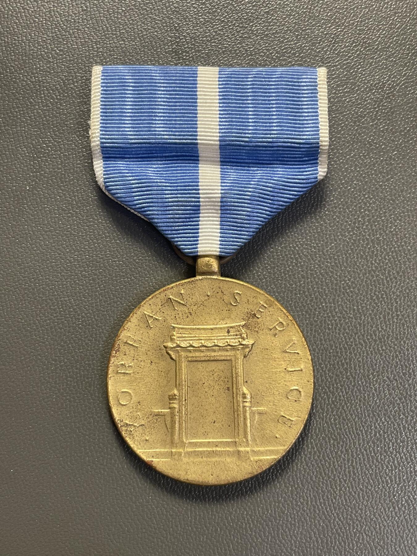 回流1228 美国朝鲜服役奖章（Korean Service Medal，KSM），是美国军方为表彰朝鲜战争期间服役人员设立的跨军种通用军事奖章