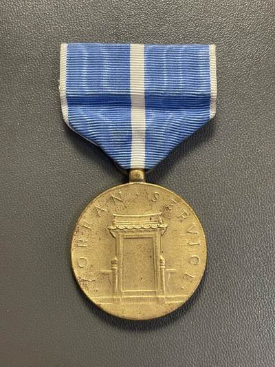 回流1228 - 美国朝鲜服役奖章（Korean Service Medal，KSM），是美国军方为表彰朝鲜战争期间服役人员设立的跨军种通用军事奖章