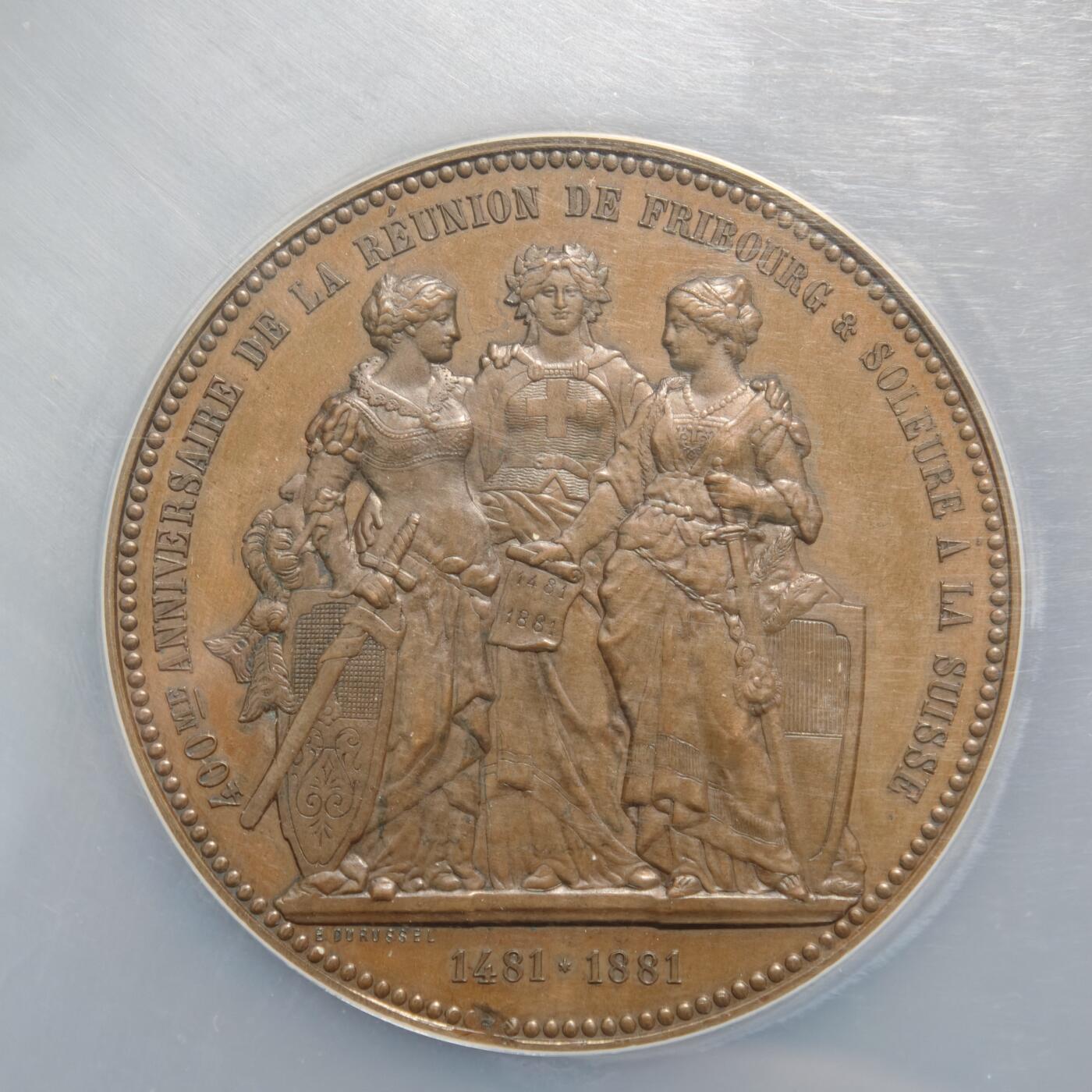 【德藏】世界币章拍卖第159期(元旦专场拍卖) 1881年 瑞士弗莱堡和索洛图恩与瑞士联邦400周年纪念三女神大铜章 NGC MS63BN 包浆温润 人物刻画传神