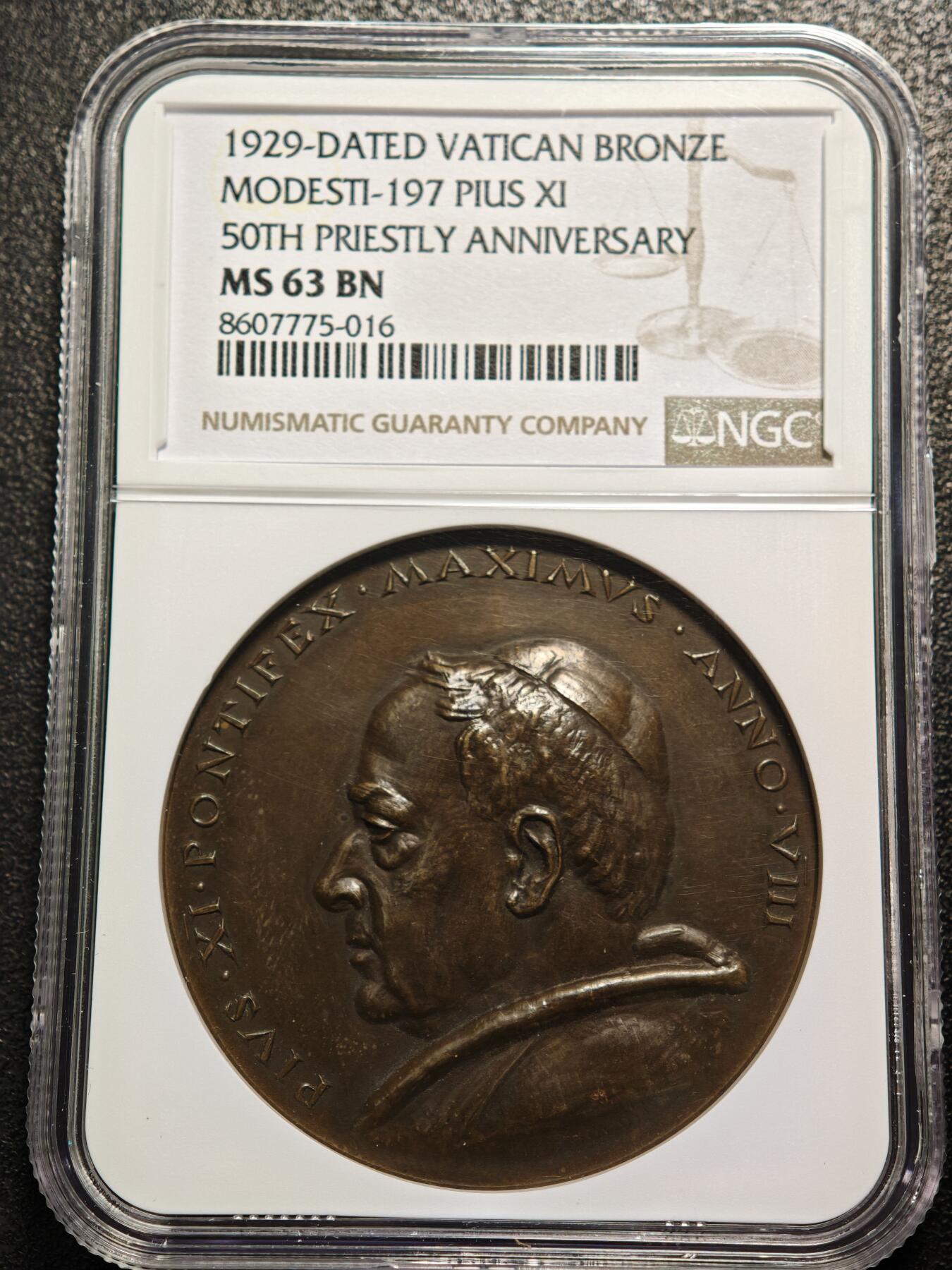 【德藏】世界币章拍卖第159期(元旦专场拍卖) 1929年 梵蒂冈庇护十一世受神职五十周年高浮雕纪念铜章 NGC MS63BN 人物刻画传神 包浆温润