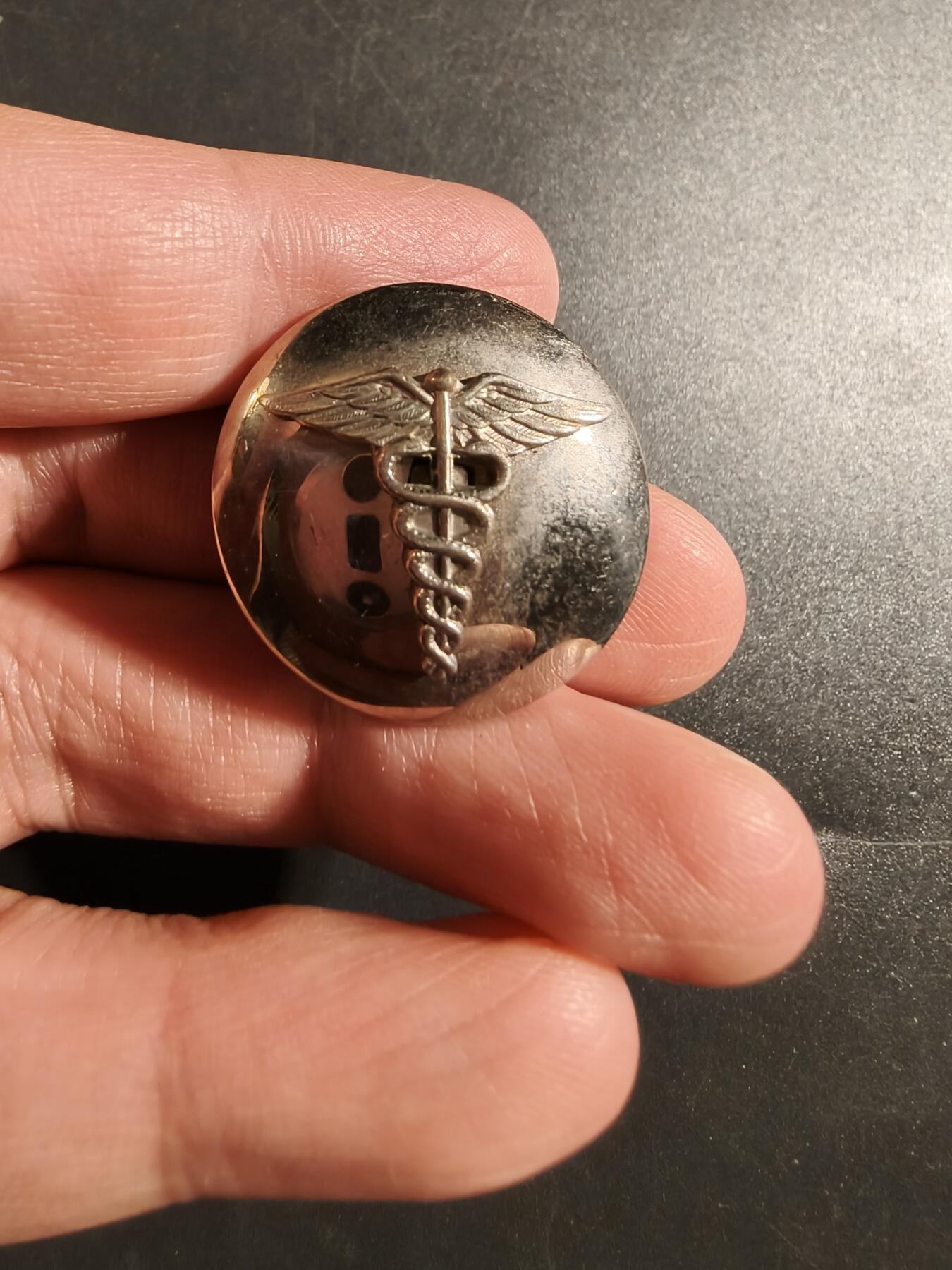 老王徽章第172期 美国军医领章     带厂标