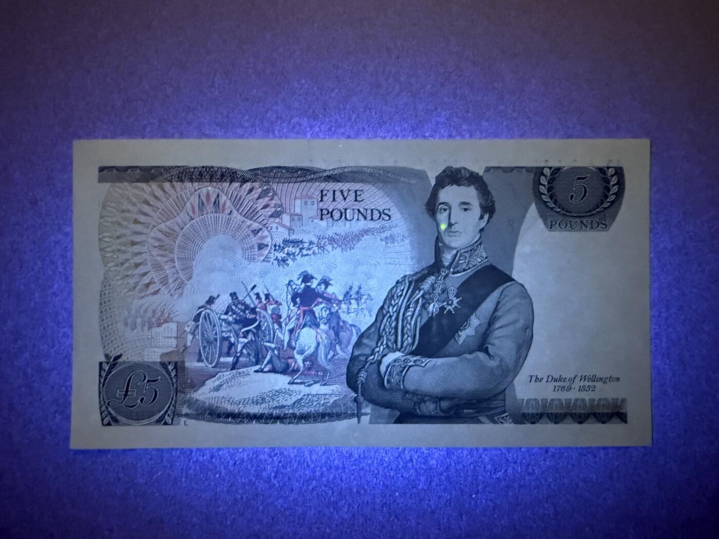 《艾美收藏》第226期-12.28周日外币精品场-蛇年收官 英格兰5镑 UNC D序列 有一处小亮点 应是正常现象 无47