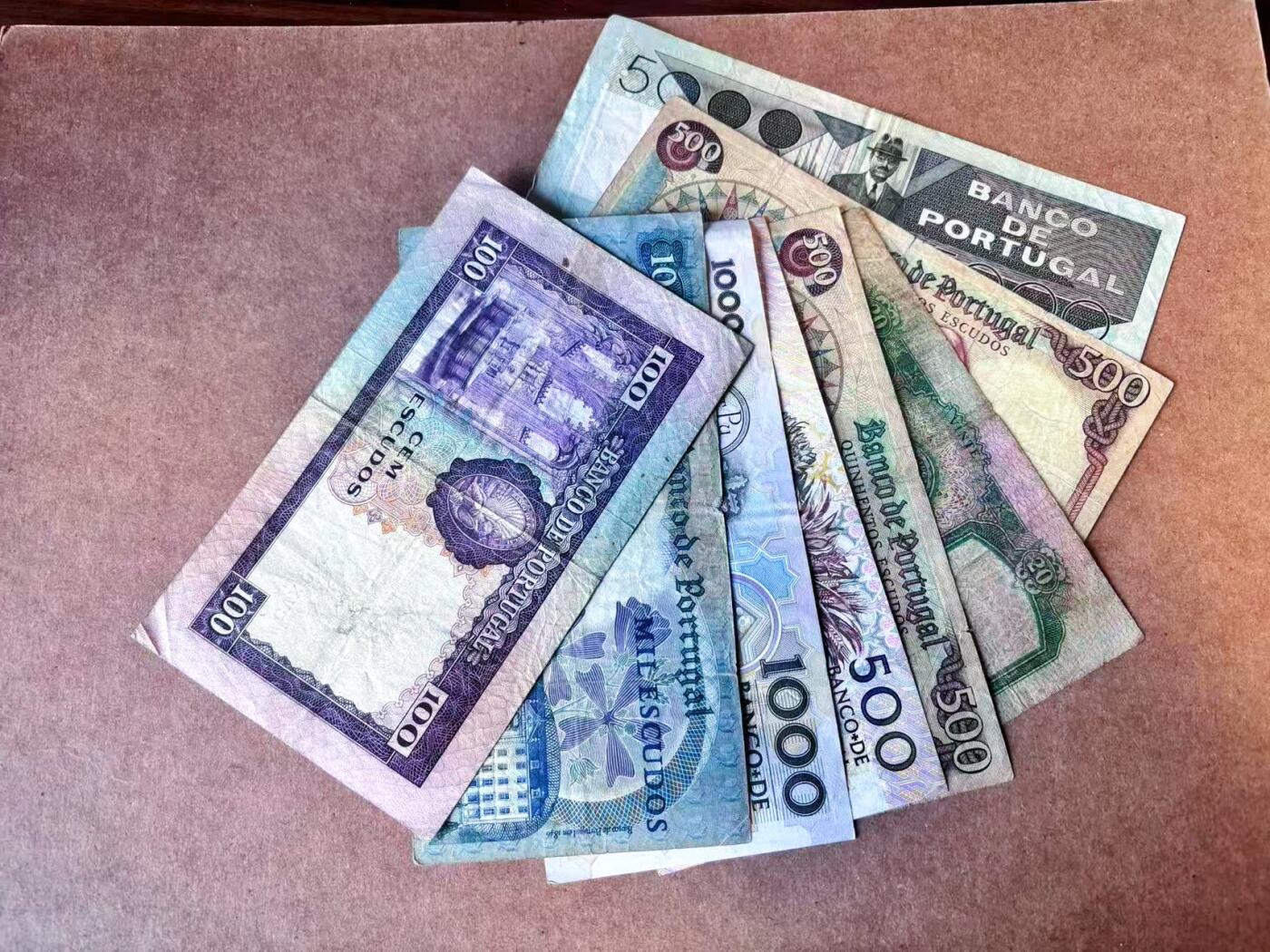 【Blue Auction】世界纸币精拍第769期——18级TOP拍卖/信誉/品质/专业/高效💫 【一组8张 含333豹子号】葡萄牙不同版本20-5000埃斯库多 品相如图