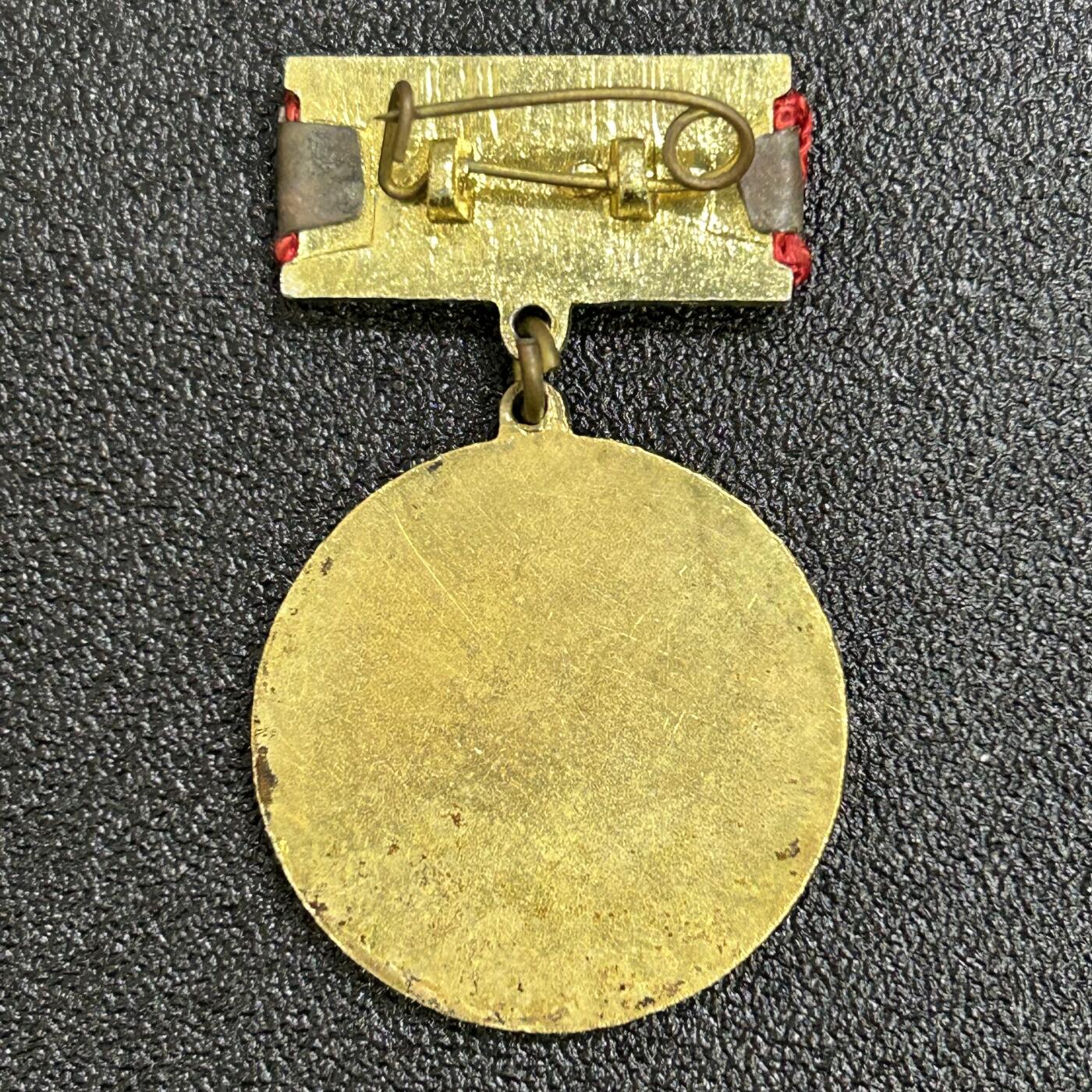 西秦中古拍卖第七十一期 越南党龄40年荣誉证章 第一版 中国代工