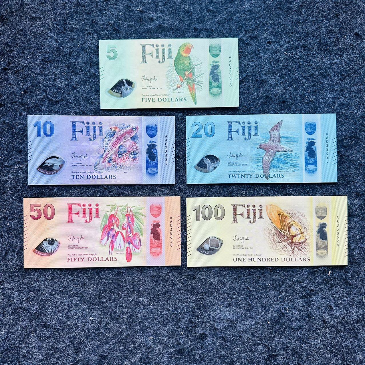 🇫🇯🇫🇰2530￥￥福克兰群岛2025年和斐济2026年全套Polymer塑料钞 AA038628