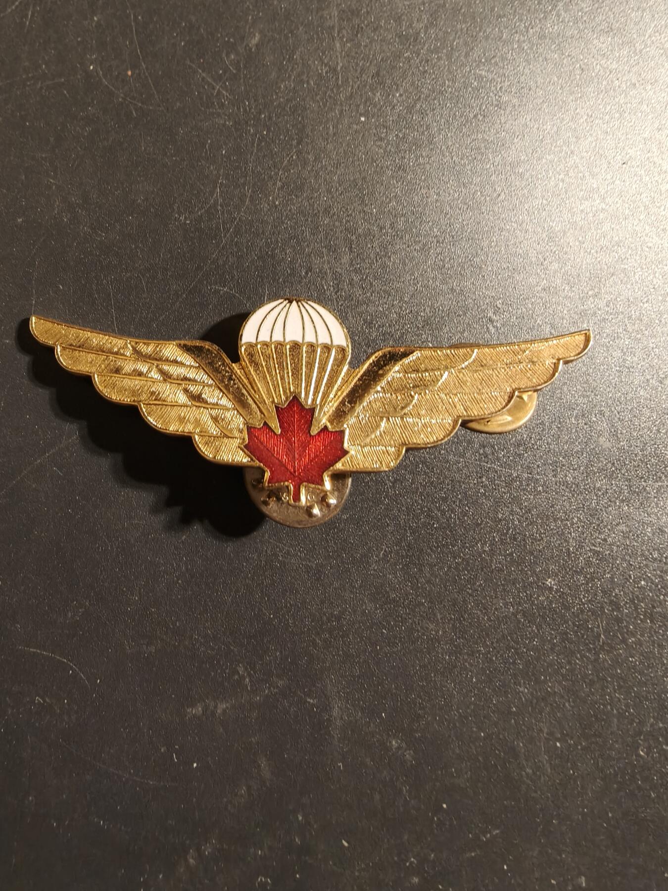 老王徽章第172期 加拿大空降兵伞降证章