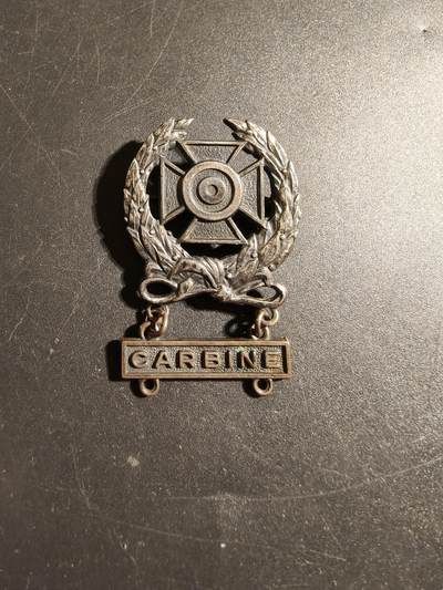 老王徽章第172期 - 美国陆军神射手技能章     卡宾枪勋条    带厂标    二战时期横针版