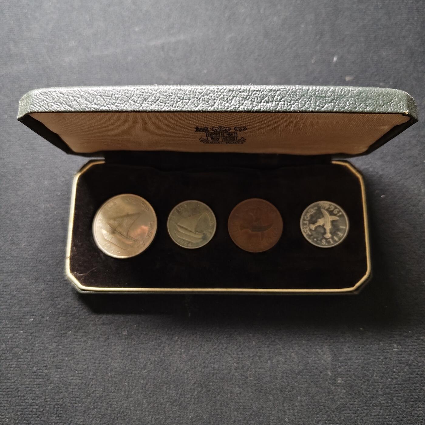 【全场包邮】纯粹捡漏拍491场（免费代拍第28场） 南阿拉伯1964年官方唯一精制套币-PS1