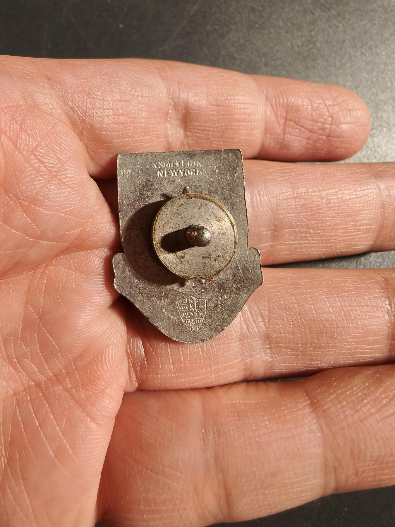 老王徽章第172期 美国陆军第307步兵团证章     早期轮转版本   带厂标     参加过一战的老牌步兵团