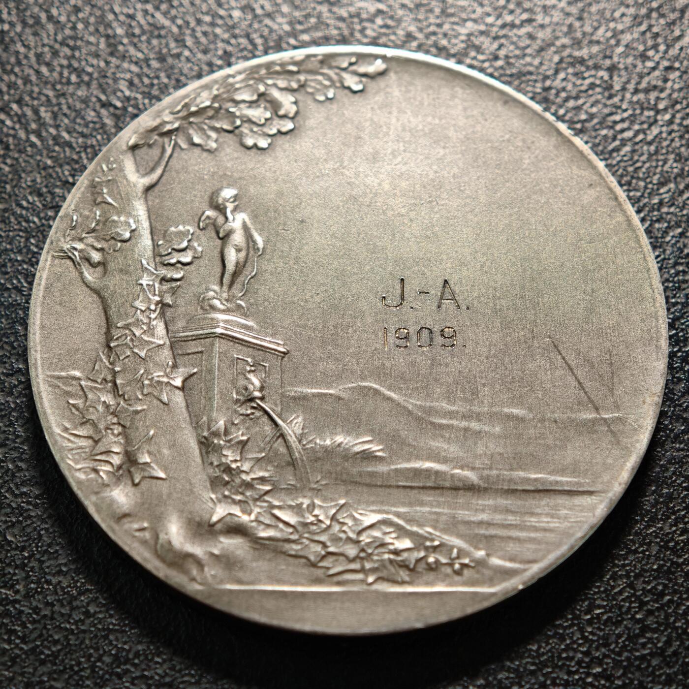 【德藏】世界币章拍卖第159期(元旦专场拍卖) 1909年(刻字) 法国结婚纪念银章 名家罗蒂作品 原盒 直径约：41.4mm；重约：32g 原味包浆