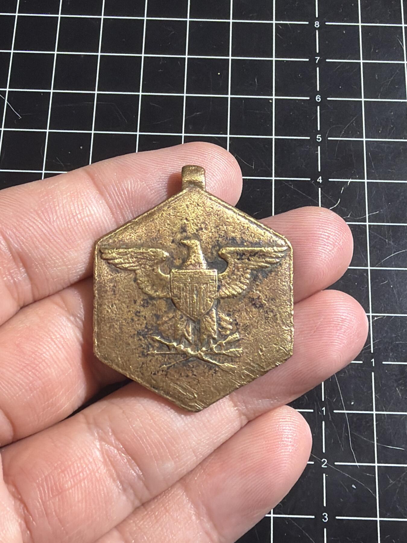 古冰库章牌勋赏收藏0起拍卖 美国陆军功绩章章头