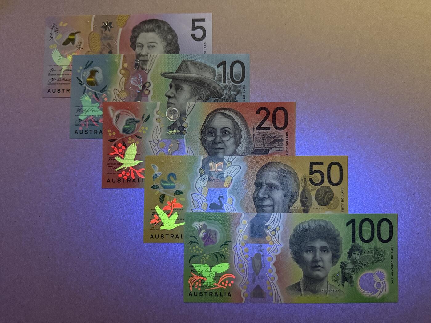 《艾美收藏》第226期-12.28周日外币精品场-蛇年收官 澳大利亚5-100澳元5张 UNC 塑料钞 5元为AA冠